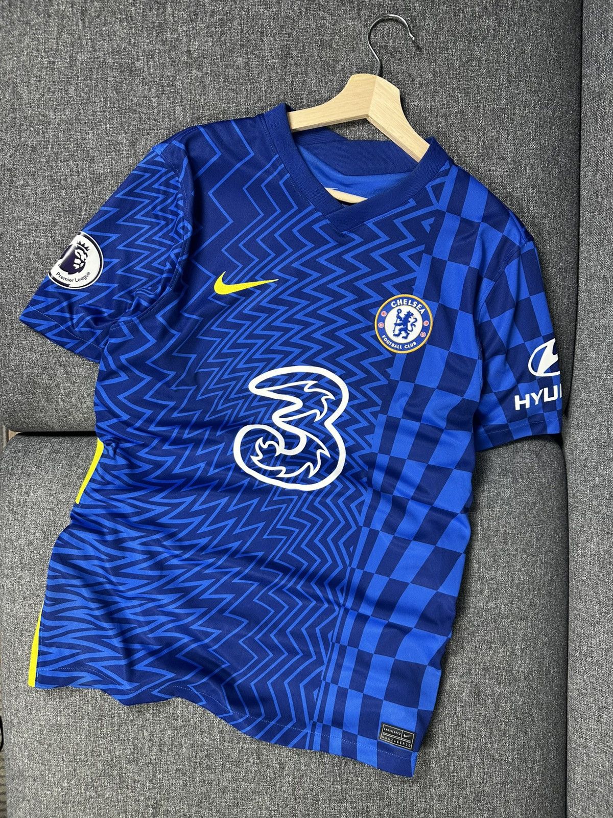 Nike Nike Mason Mount 2021-22 Signed Chelsea Football Club Jersey Size US L / EU 52-54 / 3 - 1 Thumbnail