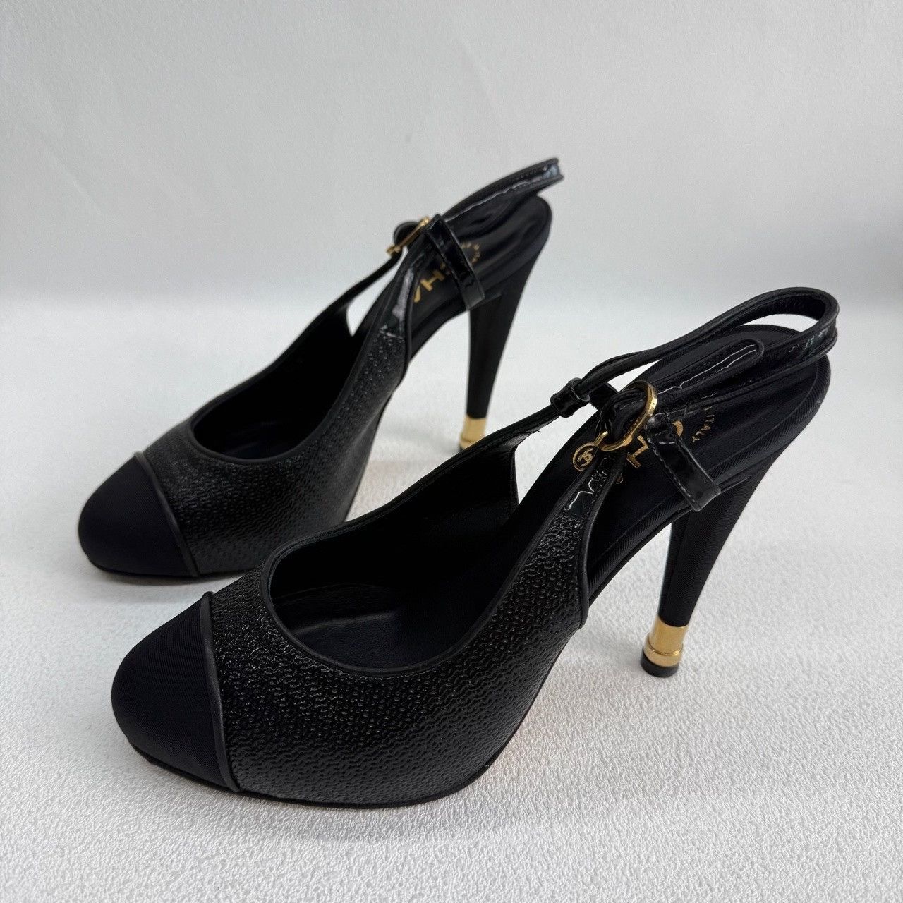 Chanel Chanel Knit Gold Sandals us_6-5 Women Size US 6.5 / IT 36.5 - 1 Thumbnail