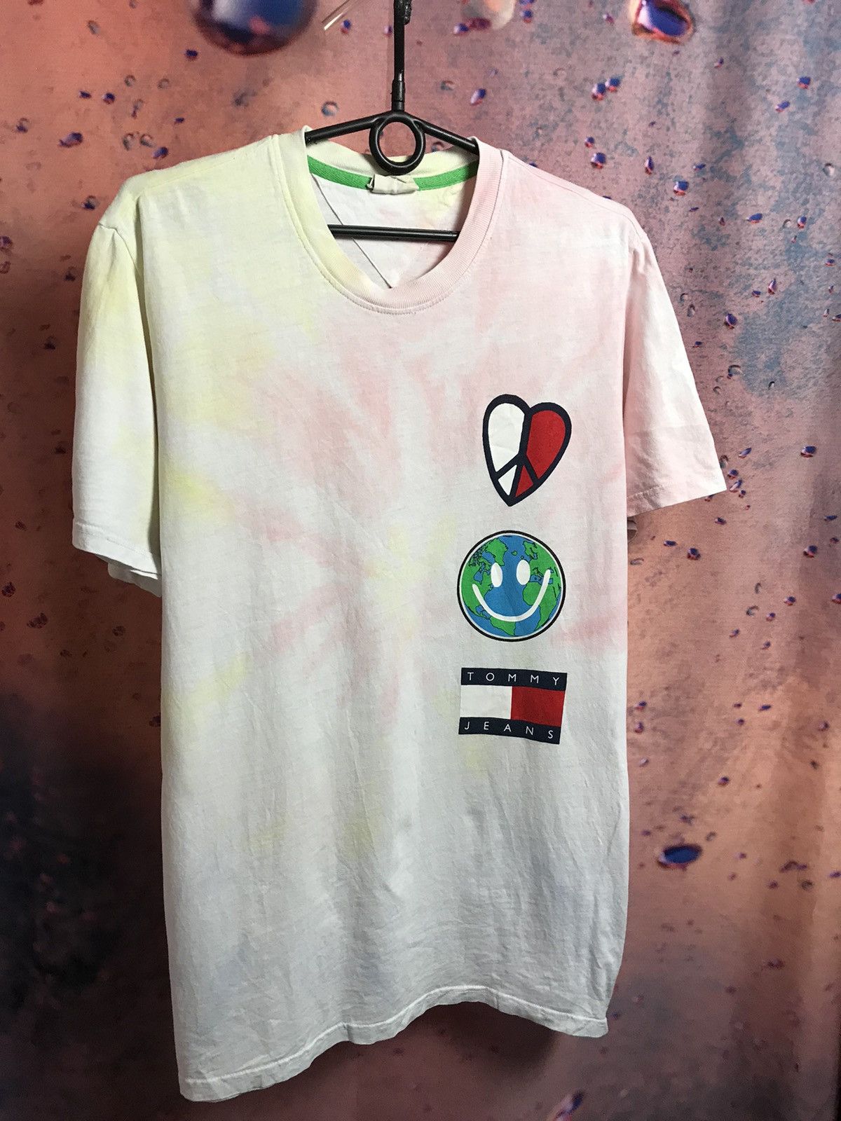 Tommy Hilfiger Tommy Hilfiger Hippie streetwear tee Size US L / EU 52-54 / 3 - 1 Thumbnail