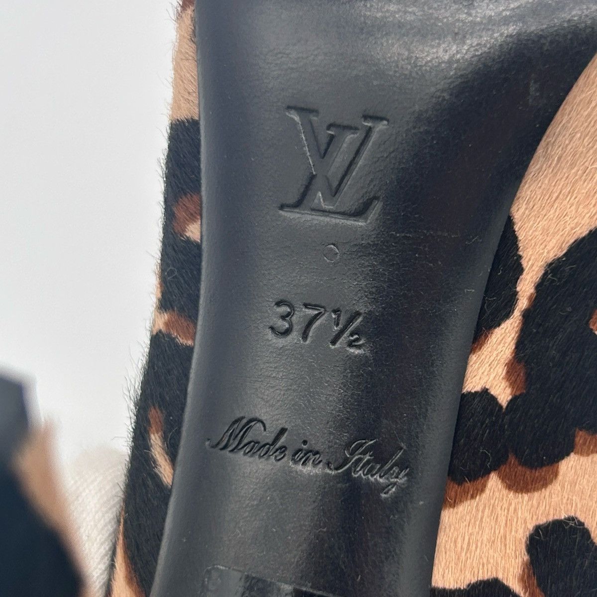 Louis Vuitton Vintage Louis Vuitton Padlock Heels (US 6.5) Size US 6.5 / IT 36.5 - 11 Thumbnail