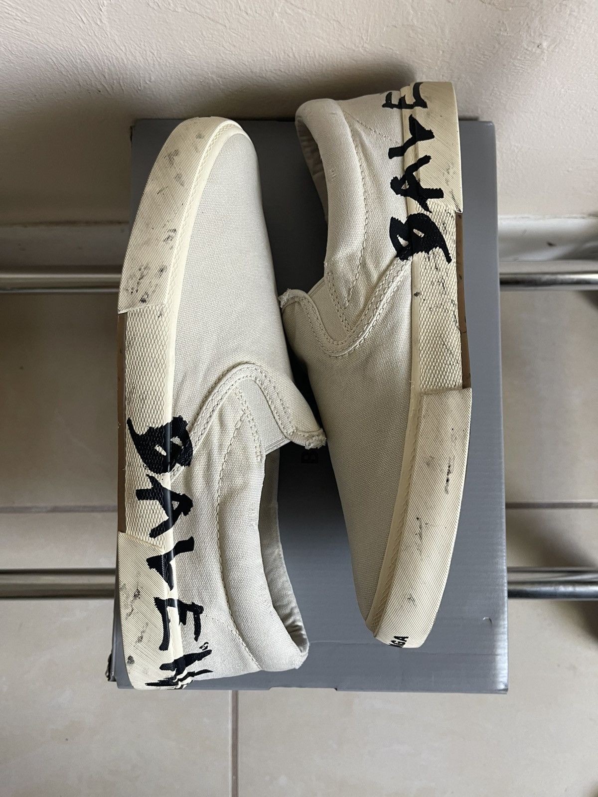 Balenciaga Balenciaga Paris Slip On Size US 10.5 / EU 43-44 - 1 Thumbnail