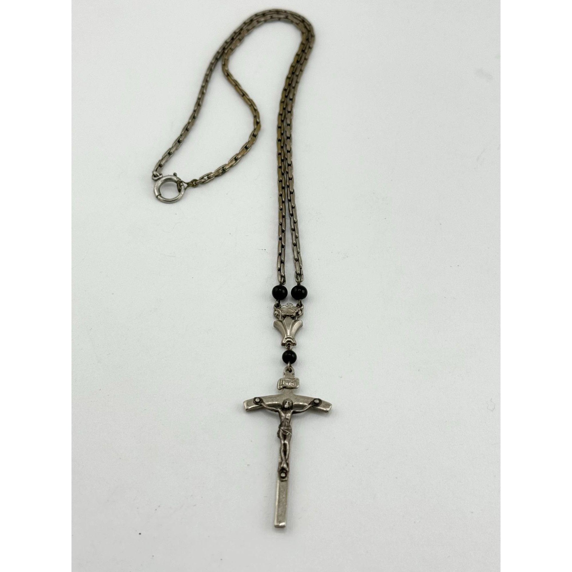Vintage Vintage black glass silver crucifix cross necklace Size ONE SIZE - 5 Thumbnail