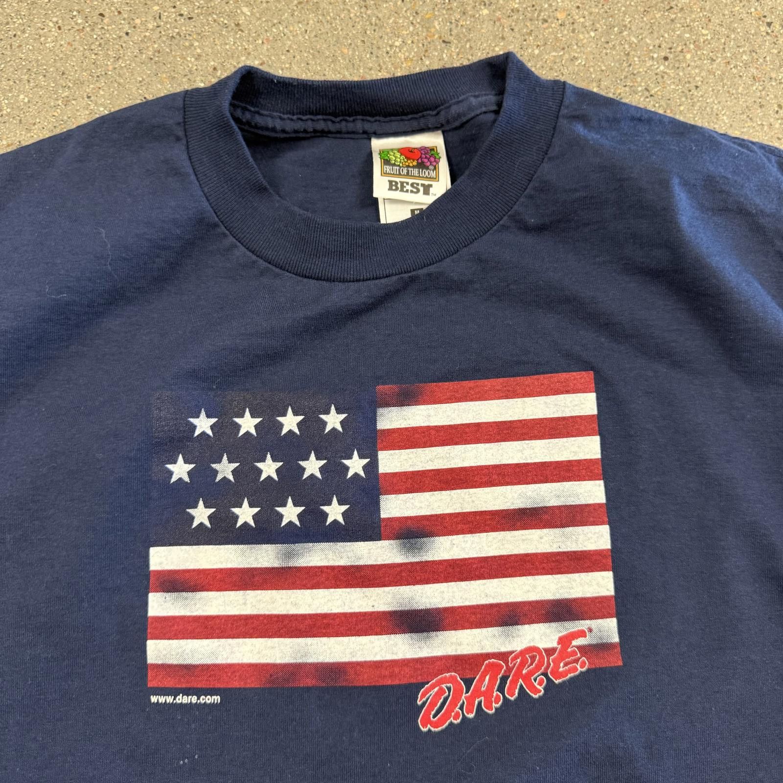 Fruit Of The Loom Vintage 90s Fruit of the Loom DARE American Flag T-Shirt M Size US M / EU 48-50 / 2 - 2 Thumbnail