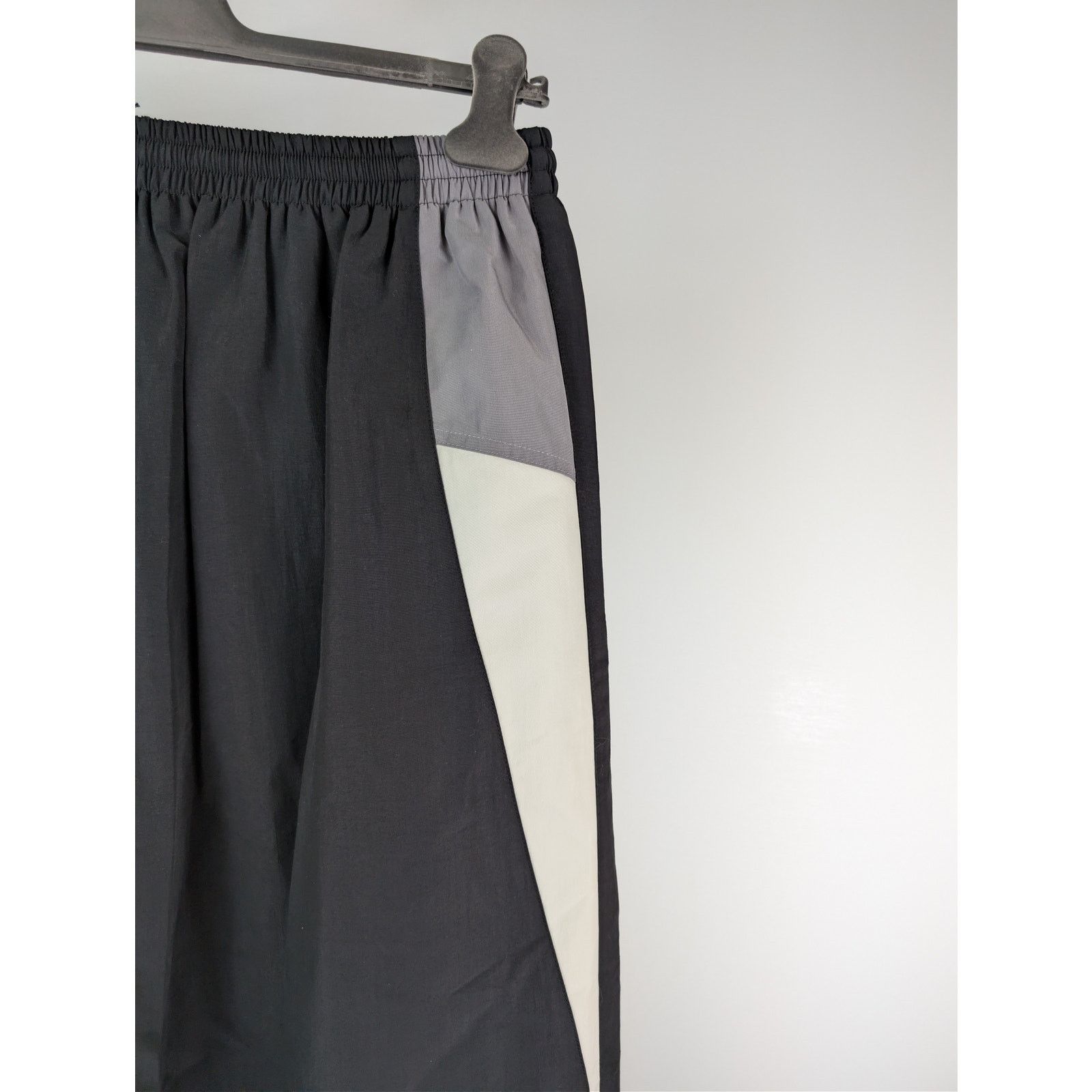 Balenciaga o1rshd1 Nylon Medium Fit Tracksuit Sweatpants Trousers Black Size US 36 / EU 52 - 14 Thumbnail