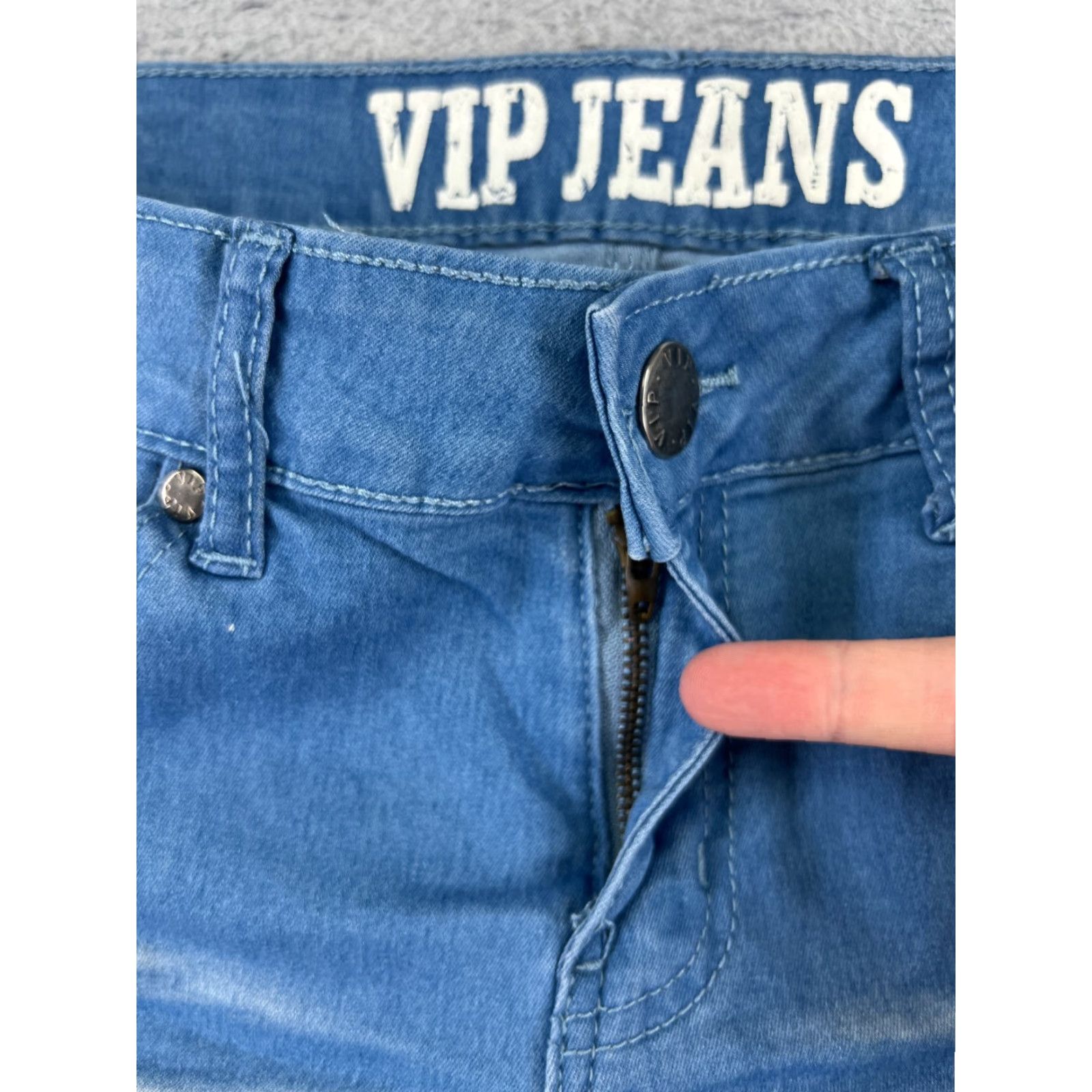 Vintage VIP Jeans Women's Denim Shorts Cut-Off Low Rise 28x3 Blue Cotton Blend 3" Inseam US Size 9 Regular Women's Casual Distressed 90s? Size 30" / US 8 / IT 44 - 6 Thumbnail
