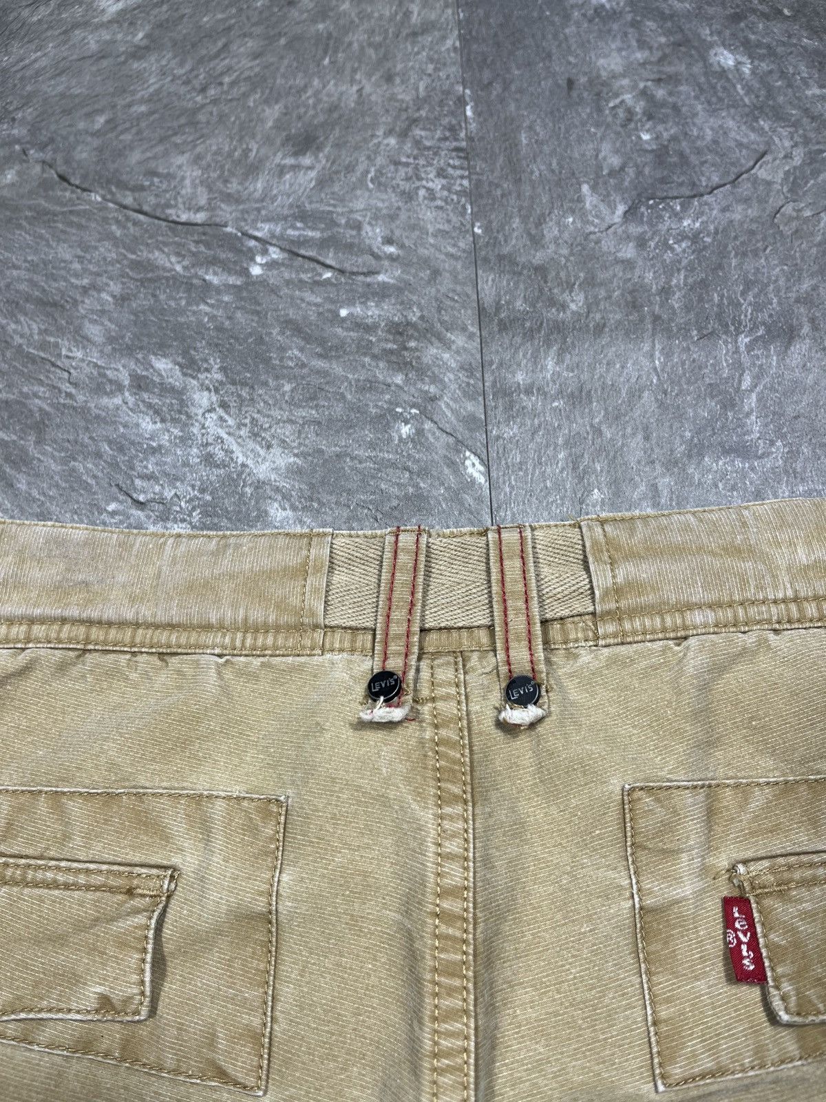 Levi's Levi’s Vintage Rare Beige Cargo Shorts Size 34 Size US 34 / EU 50 - 5 Thumbnail