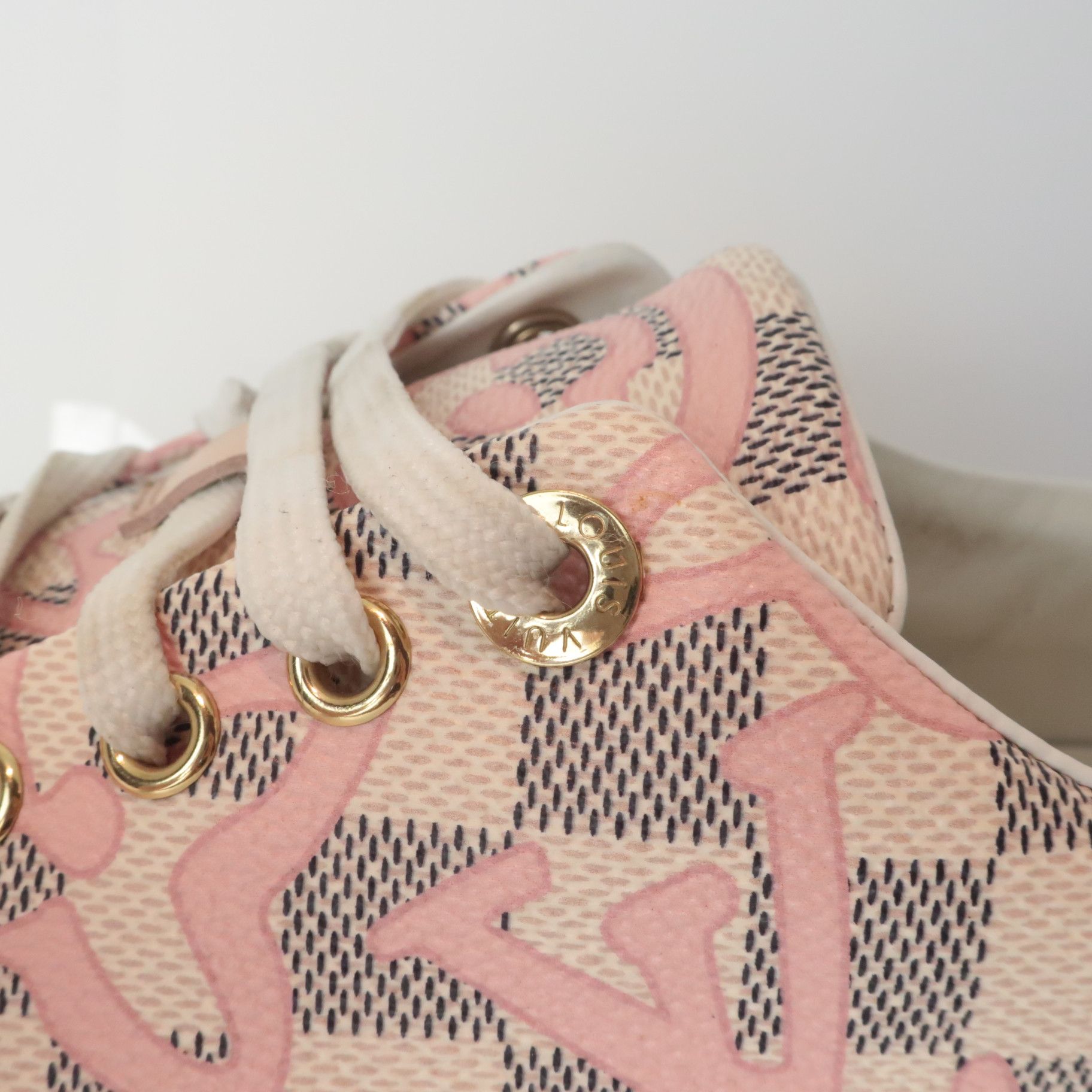 Louis Vuitton Louis Vuitton Tahitienne Pink Flower Sneakers Size US 9 / IT 39 - 13 Thumbnail