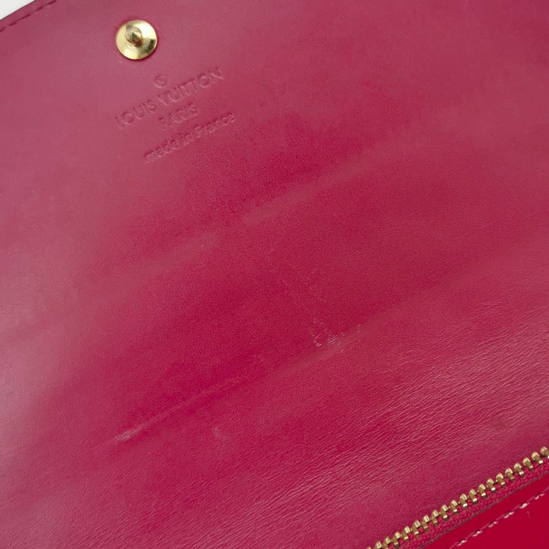 Louis Vuitton Louis Vuitton (LV) Sarah patent leather solid color embosse Size ONE SIZE - 7 Thumbnail
