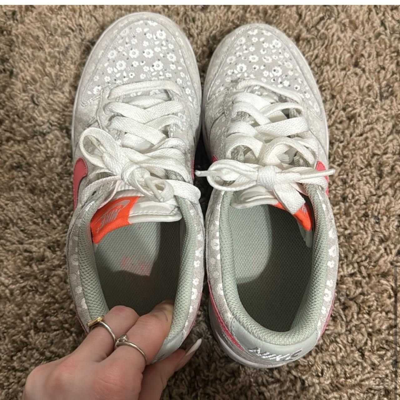 Nike Y2K Floral Nike Dunks Size US 7 / IT 37 - 6 Thumbnail