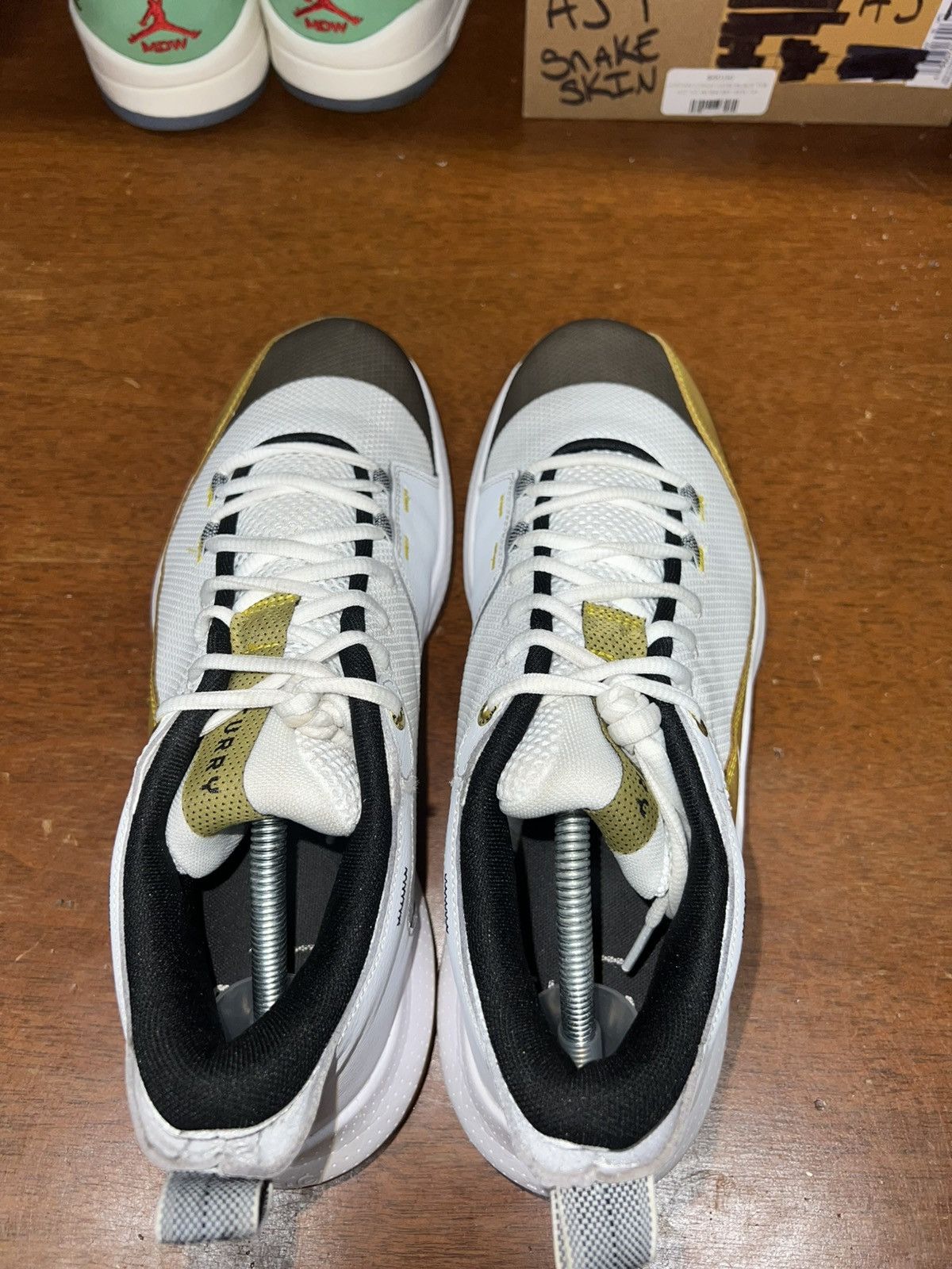 Under Armour 325 NM White Metallic Gold size 10.5 Size US 10.5 / EU 43-44 - 6 Thumbnail