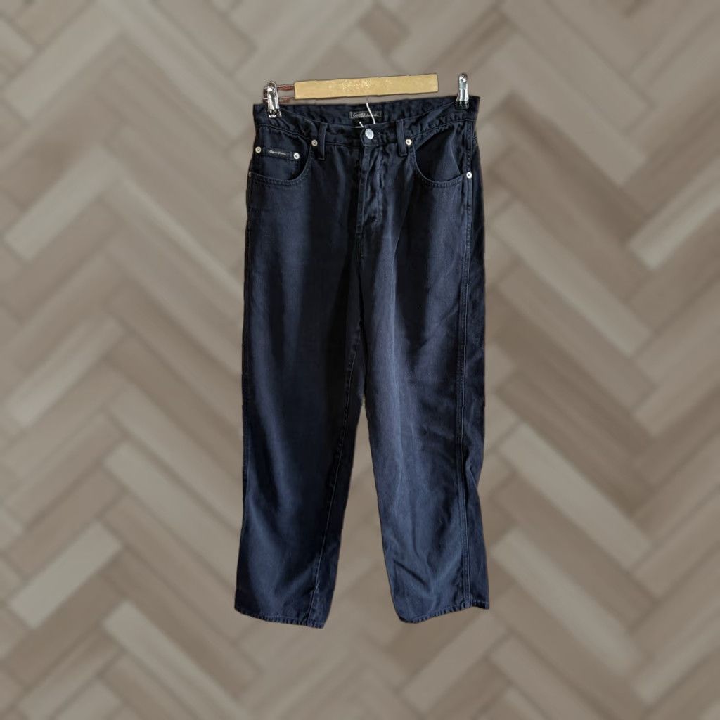 Guess VINTAGE Guess Womens Black Denim Jeans Straight Leg Size 30 Size 30" / US 8 / IT 44 - 1 Thumbnail