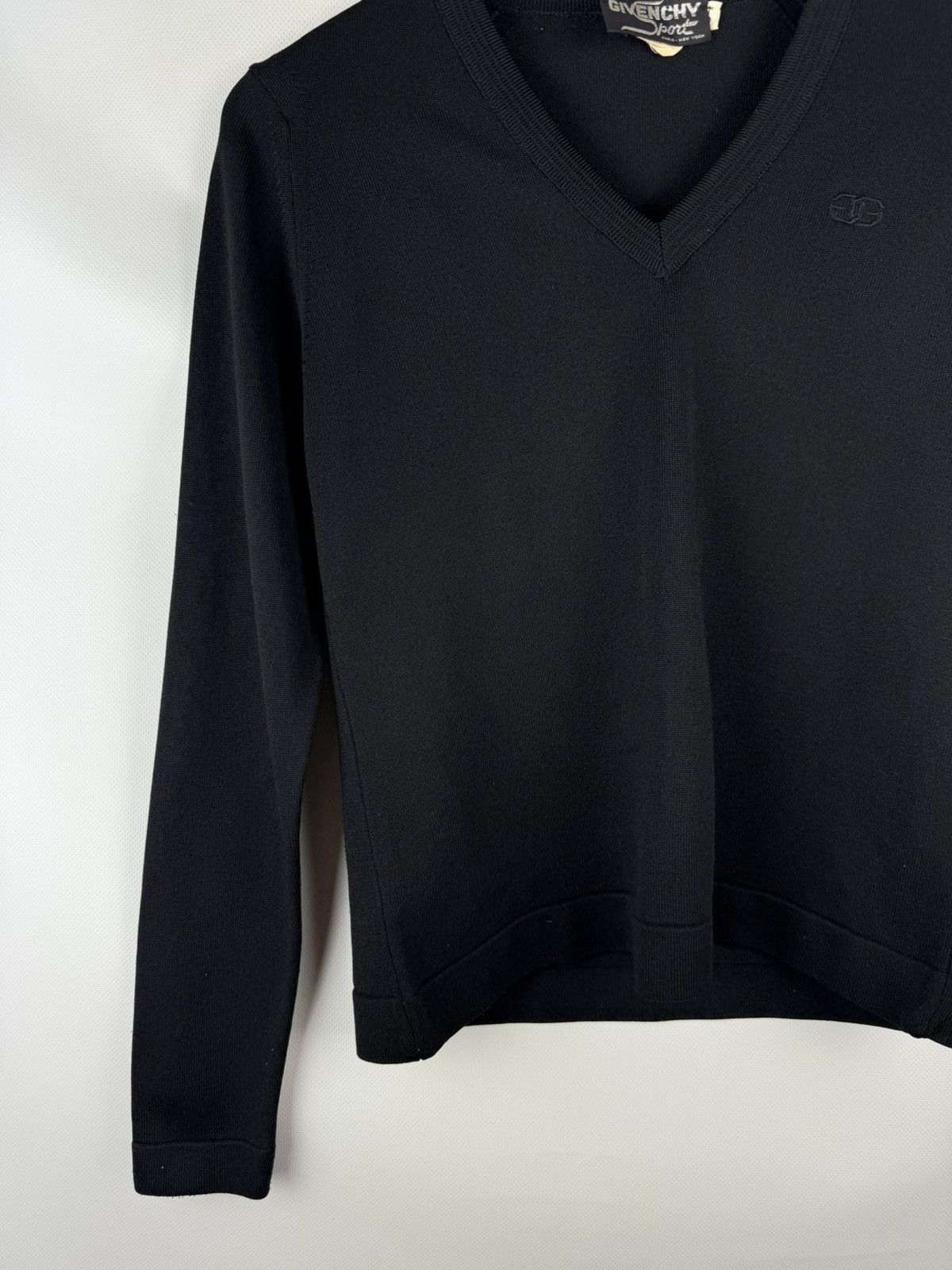 Givenchy Givenchy Vintage Ladies V-Neck Lightweight Sweater Pullover Size XS / US 0-2 / IT 36-38 - 7 Thumbnail