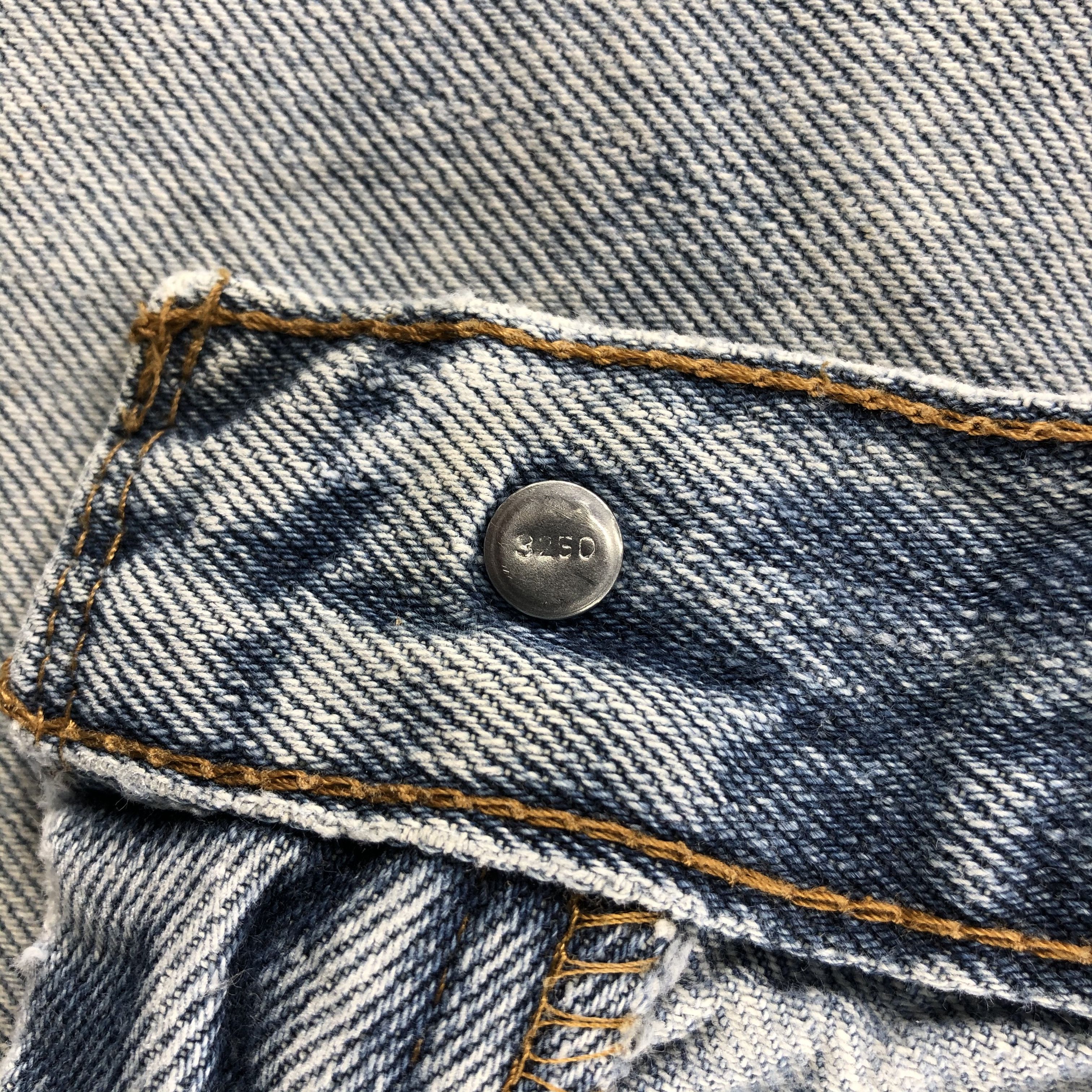 Levi's Distressed Vintage Levis 550 Jeans Light Washed Denim-J996 Size US 35 - 10 Thumbnail