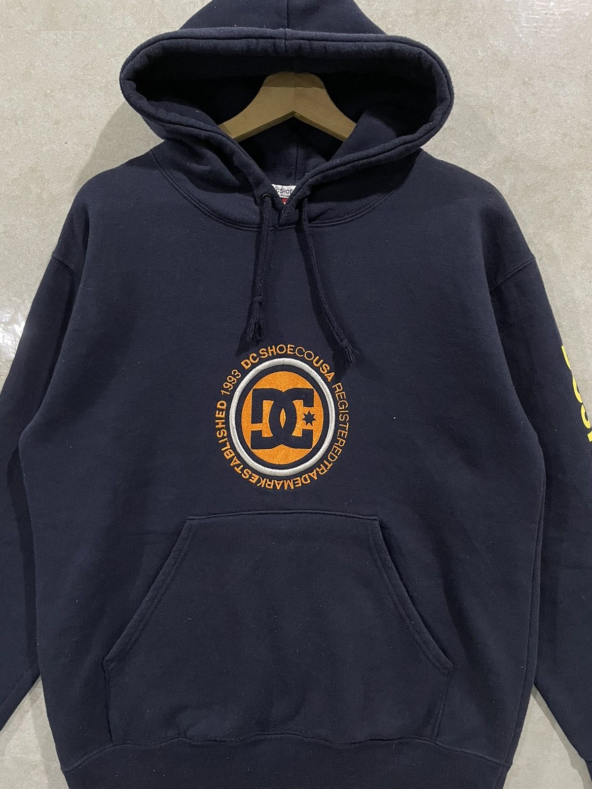 DC × Vintage Vintage DC Shoe Pullover Hoodie Size US XL / EU 56 / 4 - 2 Thumbnail