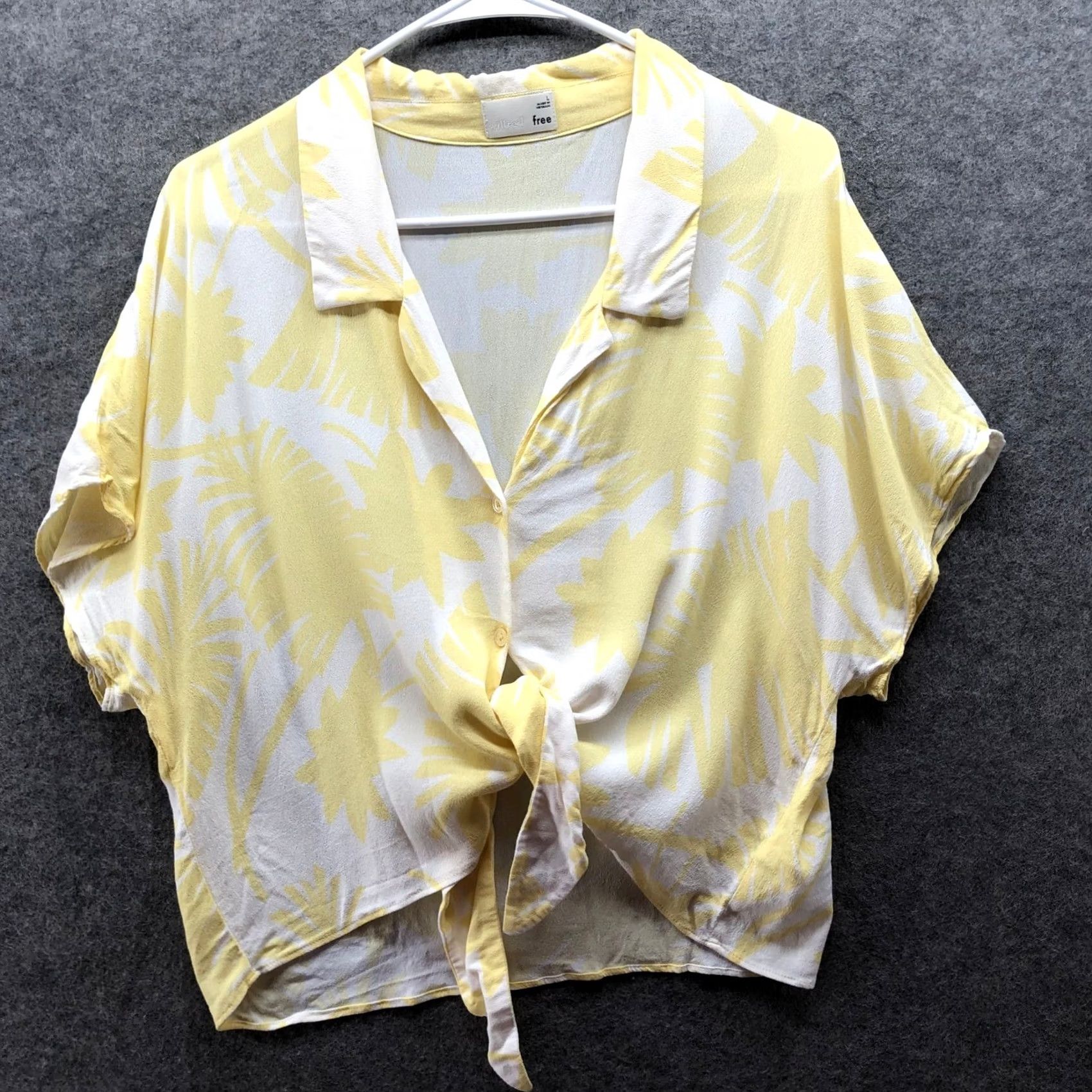Vintage VINTAGE Wilfred Free Aritzia Palm Print Tie Front Top Womens L Yellow Hawaiian Tropical Size L / US 10 / IT 46 - 2 Thumbnail