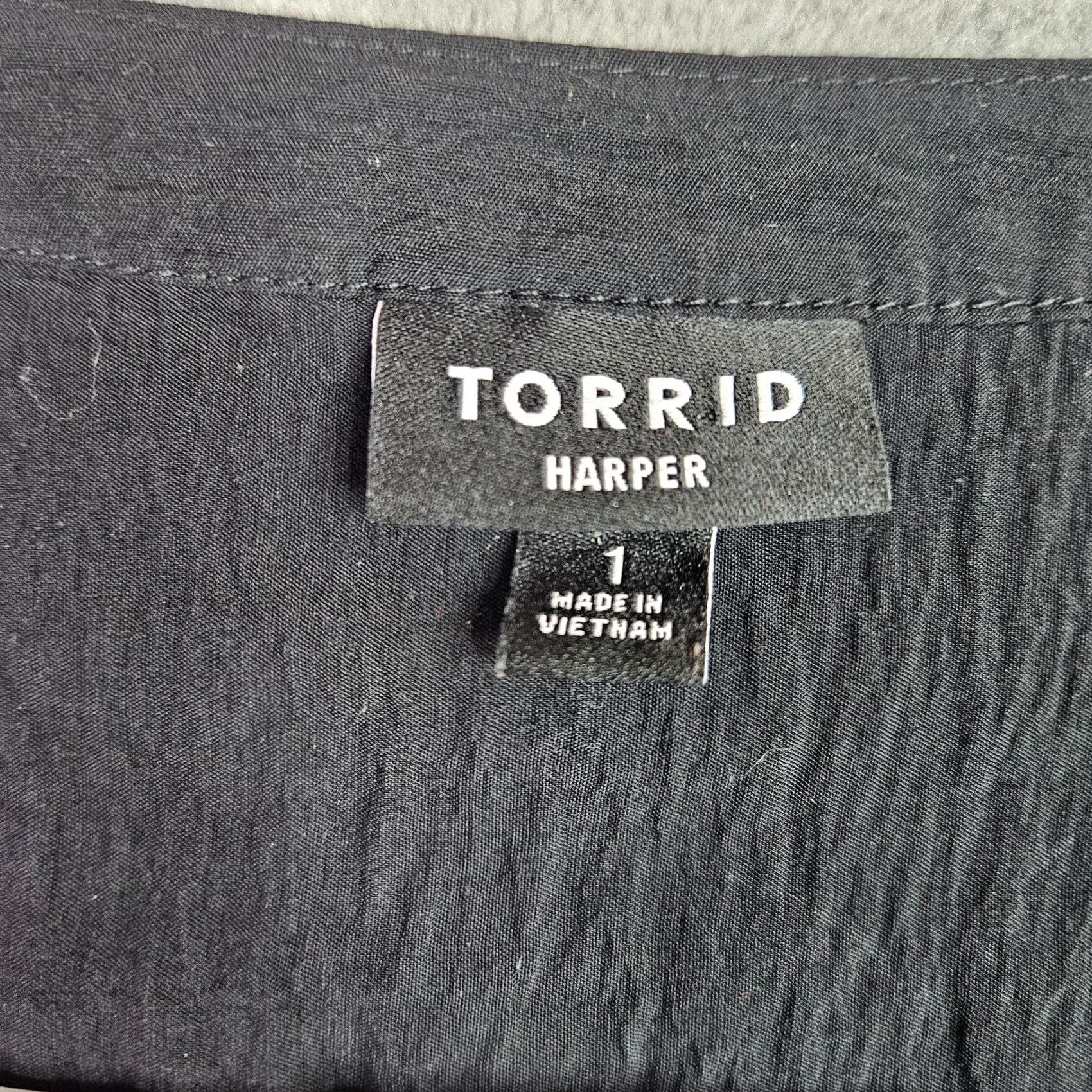 Torrid Torrid Black 3/4 Sleeve V-Neck Pullover Blouse Women's Plus Size 1X Shirt Knit Lightweight All Seasons Casual Solid Size XL / US 12-14 / IT 48-50 - 7 Thumbnail