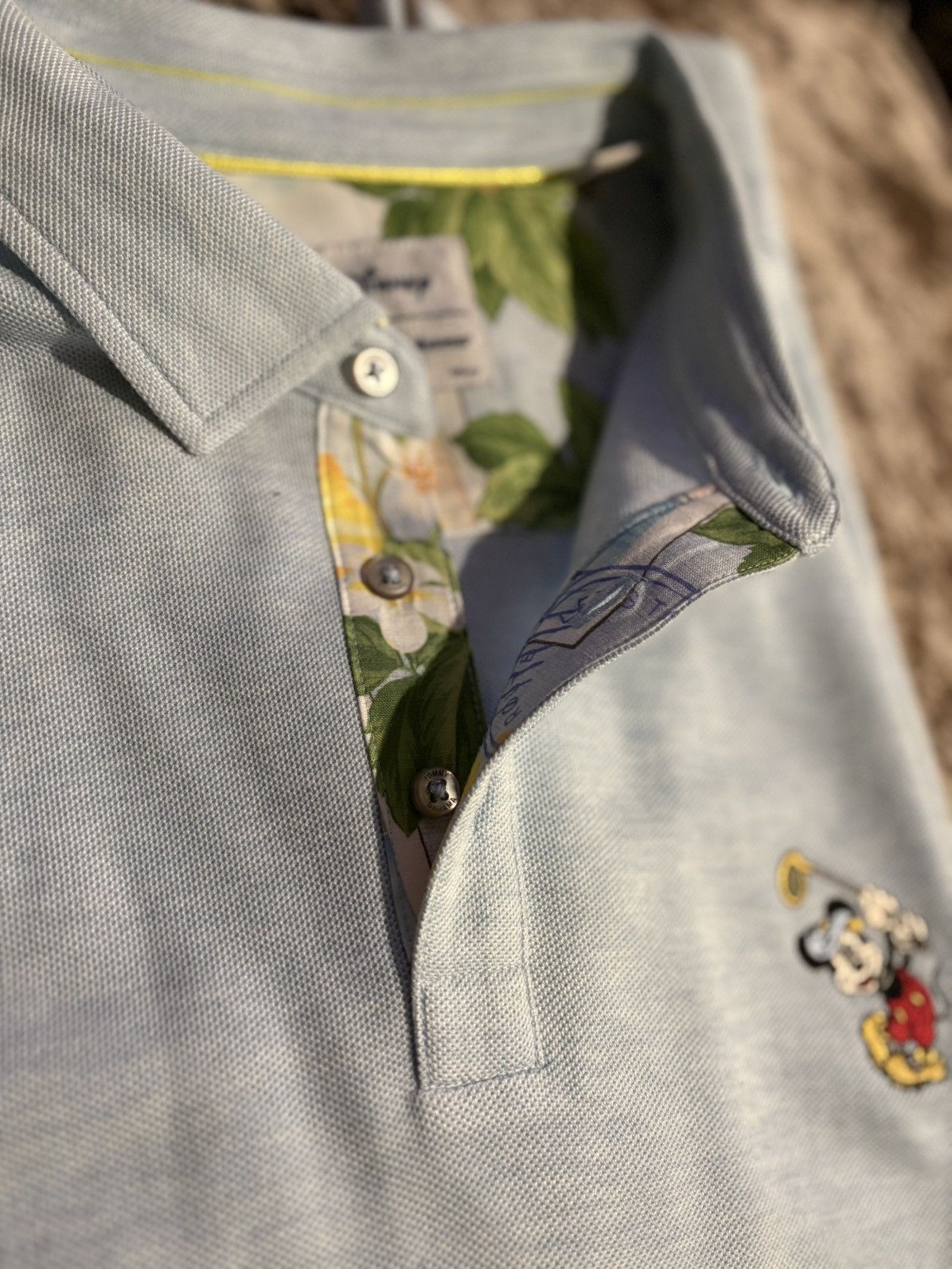 Disney × Tommy Bahama Tommy Bahama ‘Postcard to Paradise’ Mickey Mouse Polo Disney Size US XXL / EU 58 / 5 - 2 Thumbnail