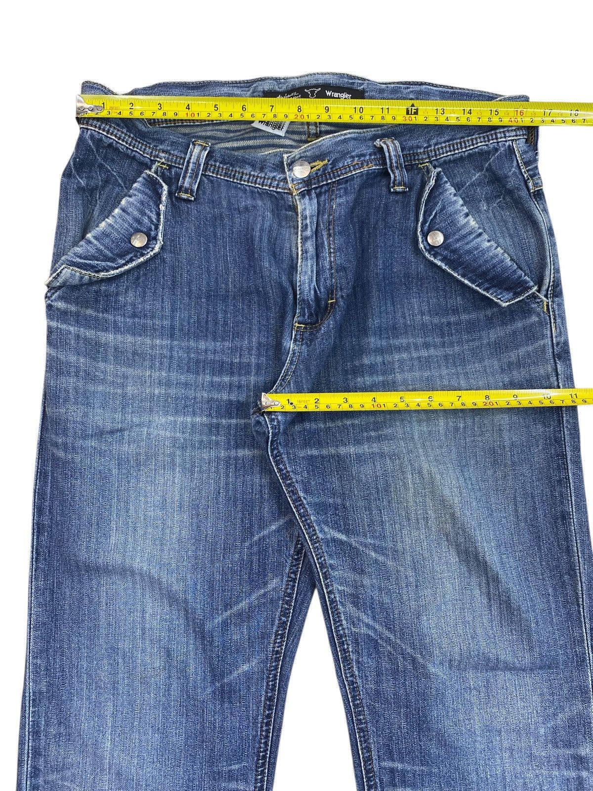 Wrangler Wrangler Brand Whiskers Blue Wash Style Bootcut Jeans Size US 32 / EU 48 - 9 Thumbnail
