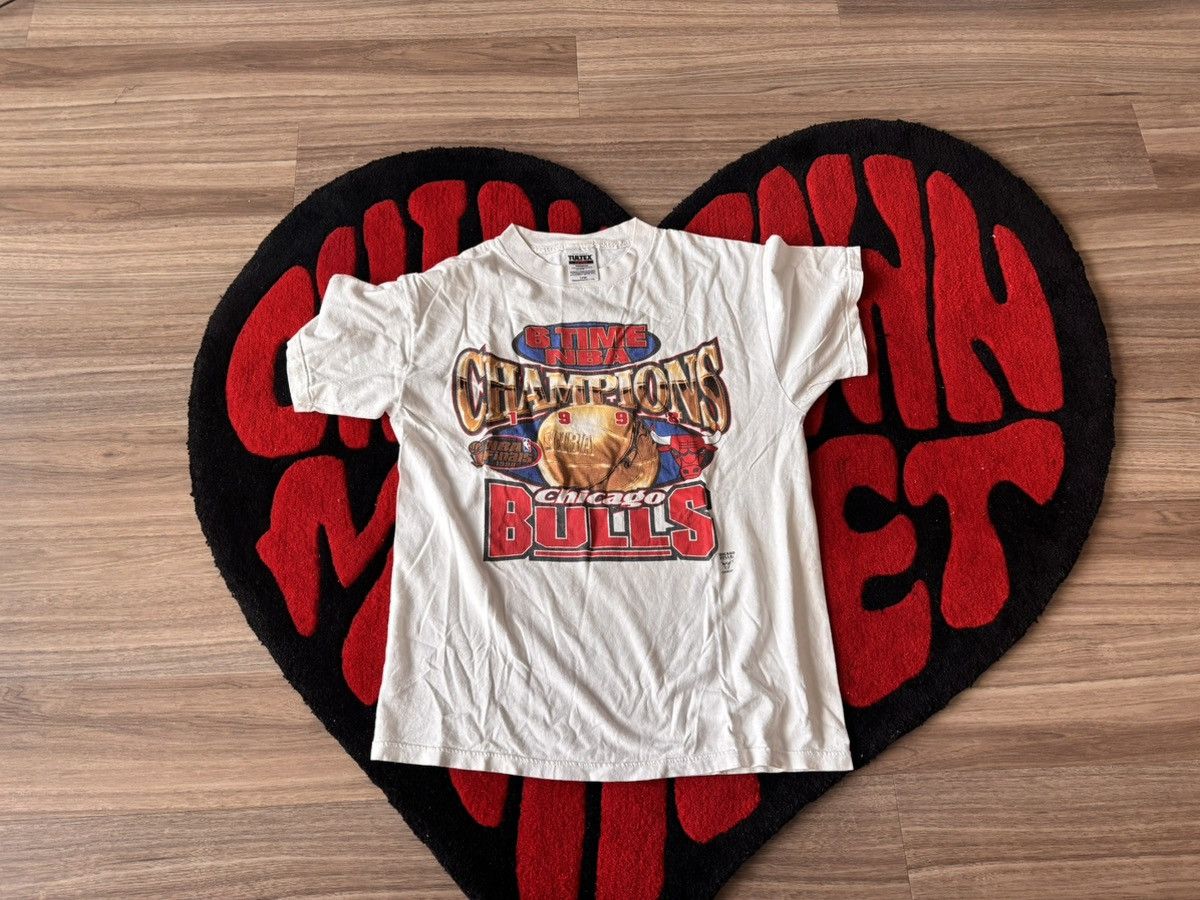 Vintage CHICAGO BULLS 1998 CHAMPIONSHIP TSHIRT Size US L / EU 52-54 / 3 - 1 Thumbnail