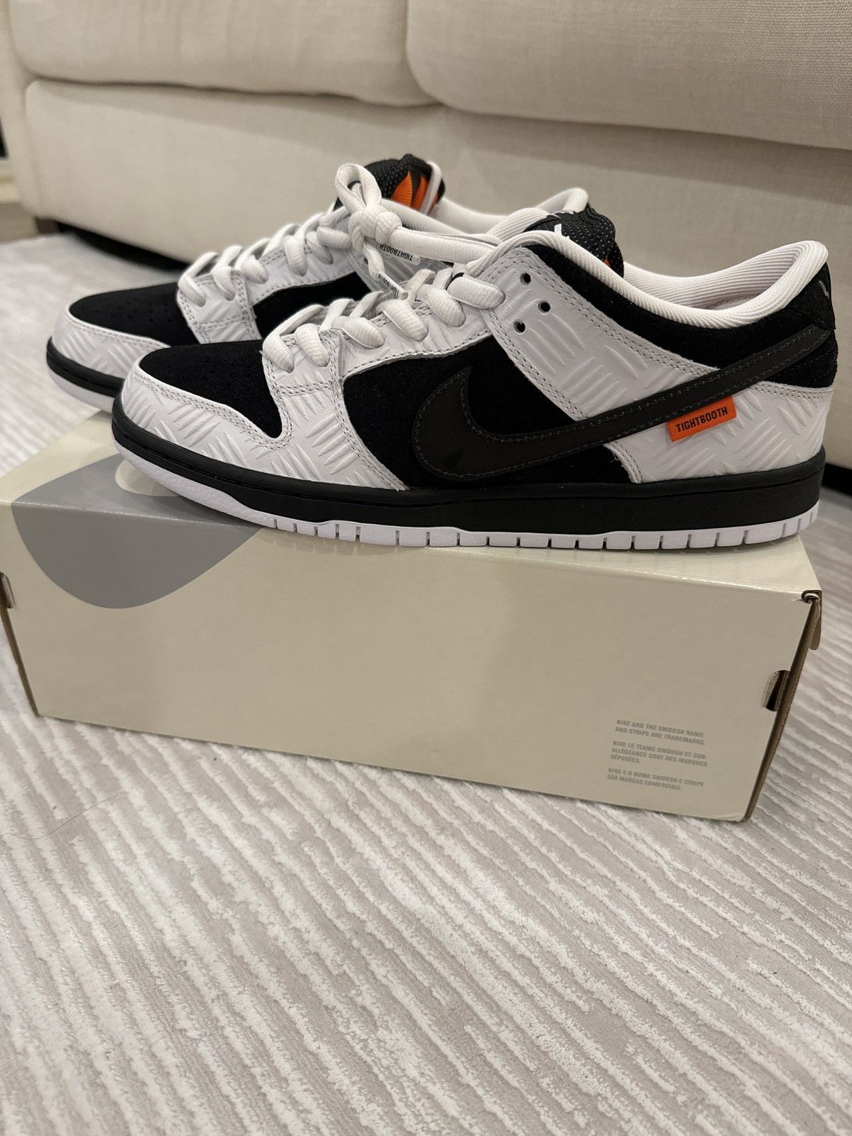 image of Nike Sb Dunk Low Pro Qs Tightbooth in Black/White, Men's (Size 10)