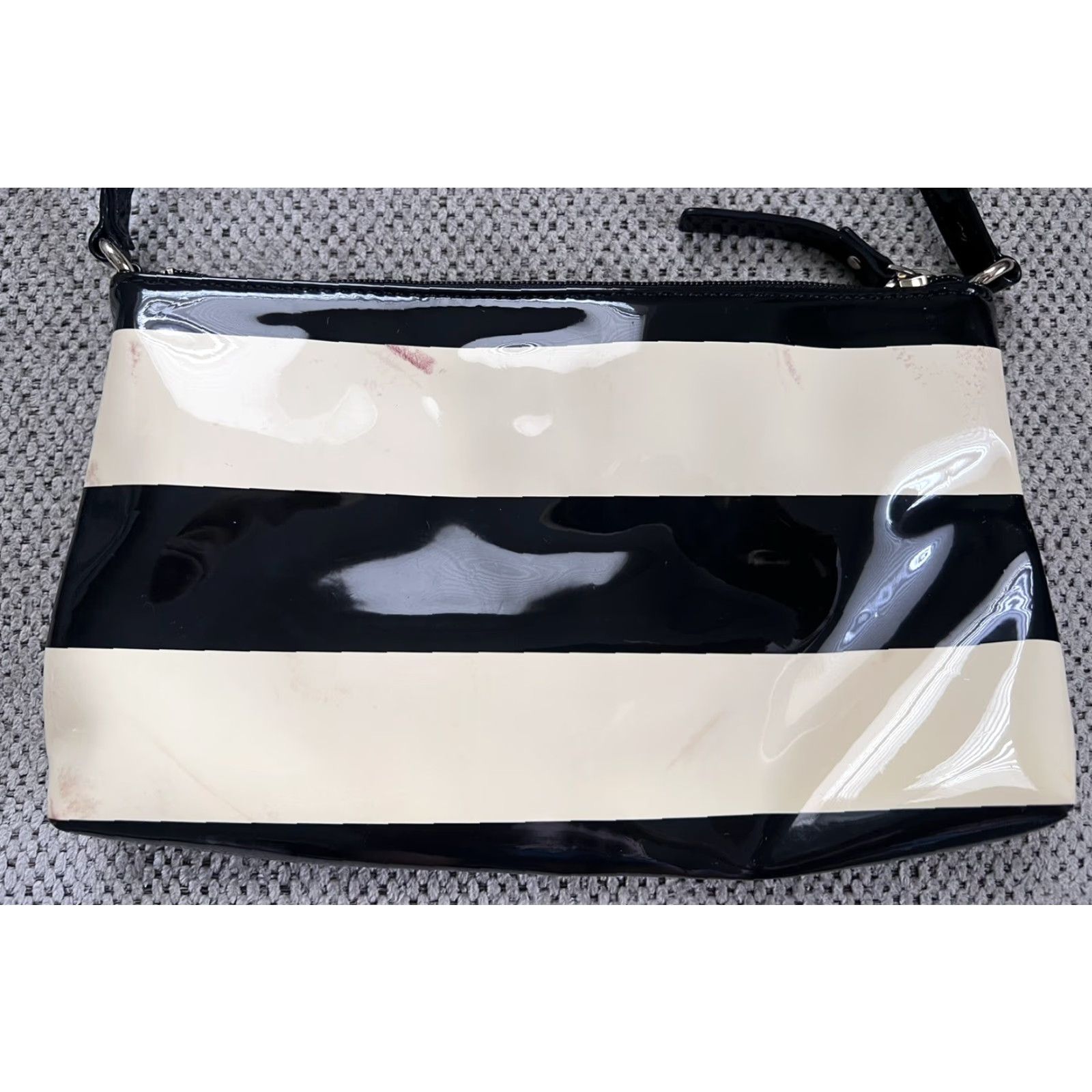 Penn Kate Spade Penn Valley Amy Small Patent Striped Crossbody Bag Purse Cream & Black Women Small Crossbody Patent Leather Shoudler Bag Size ONE SIZE - 4 Thumbnail