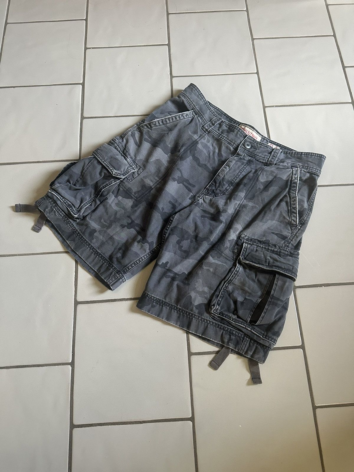 Mossimo supply co cargo shorts online