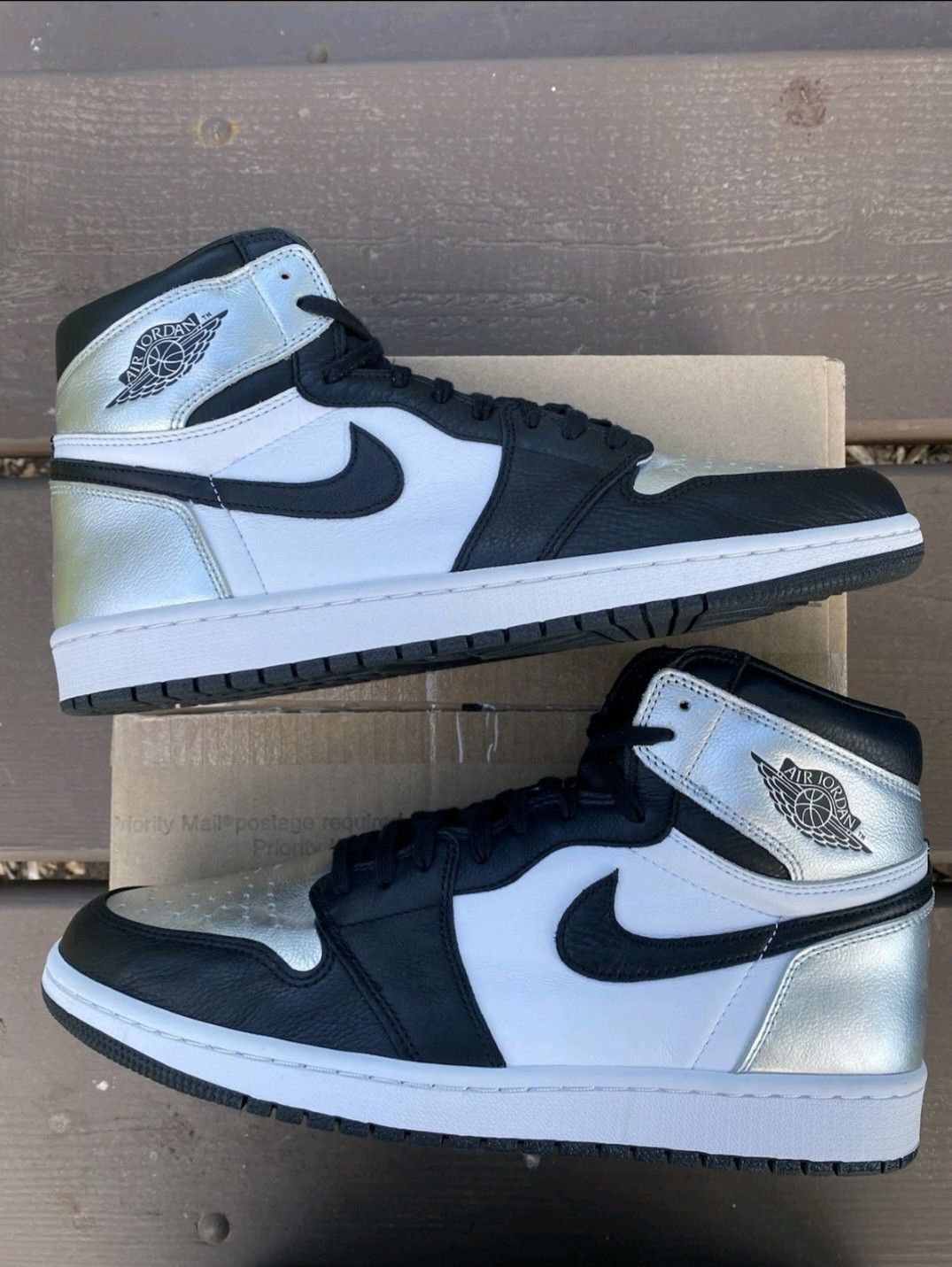 Jordan Brand Air Jordan Retro 1 High OG Silver Toe Size 14.5 W (13 Men) Size US 12 / IT 42 - 3 Thumbnail