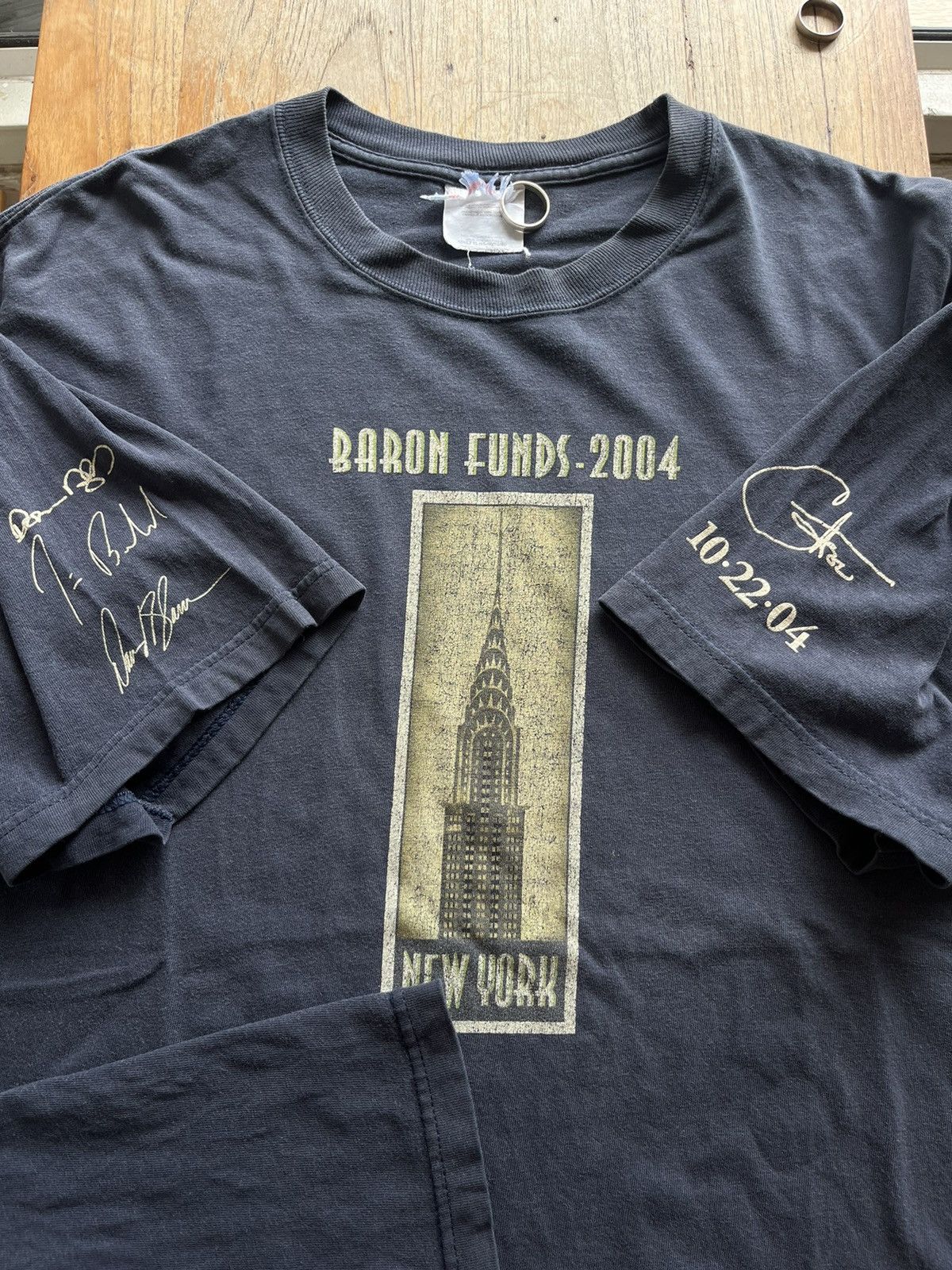 Vintage Vintage BARON FUNDS 2004’s NEW YORK Tshirt Size US XL / EU 56 / 4 - 7 Thumbnail