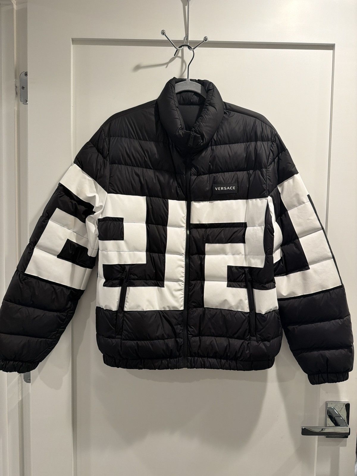 Versace Versace Black White Logo Puffer Jacket – Size 48/M Used Size US M / EU 48-50 / 2 - 1 Thumbnail