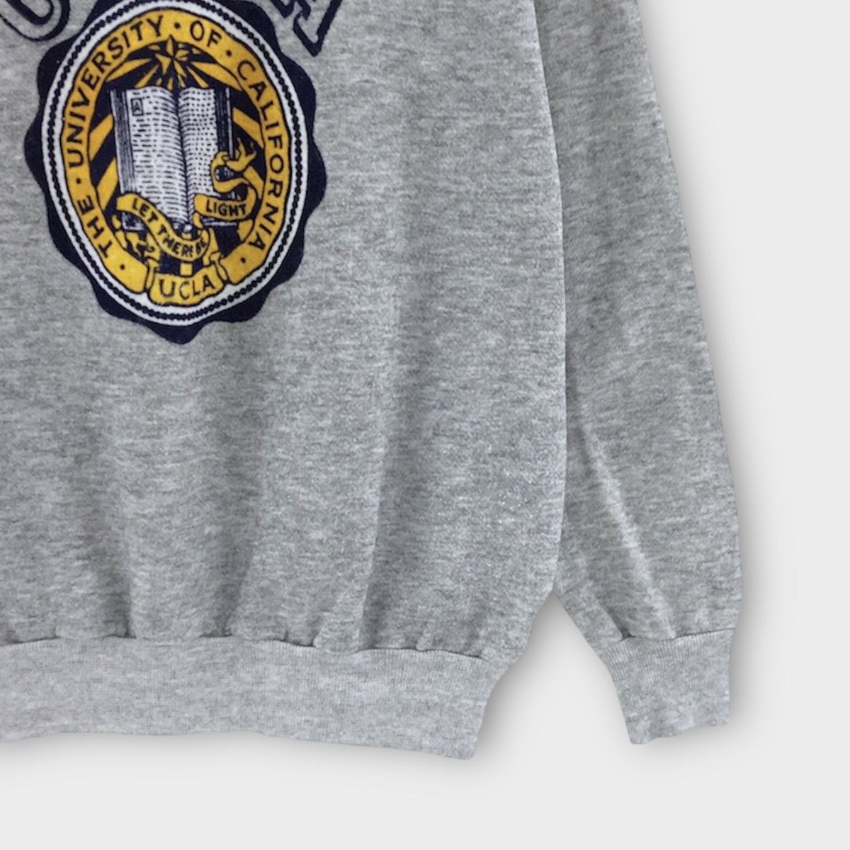 Vintage Rare! Vintage 1970s Ucla Crewneck Velvet Logo Size L / US 10 / IT 46 - 4 Thumbnail