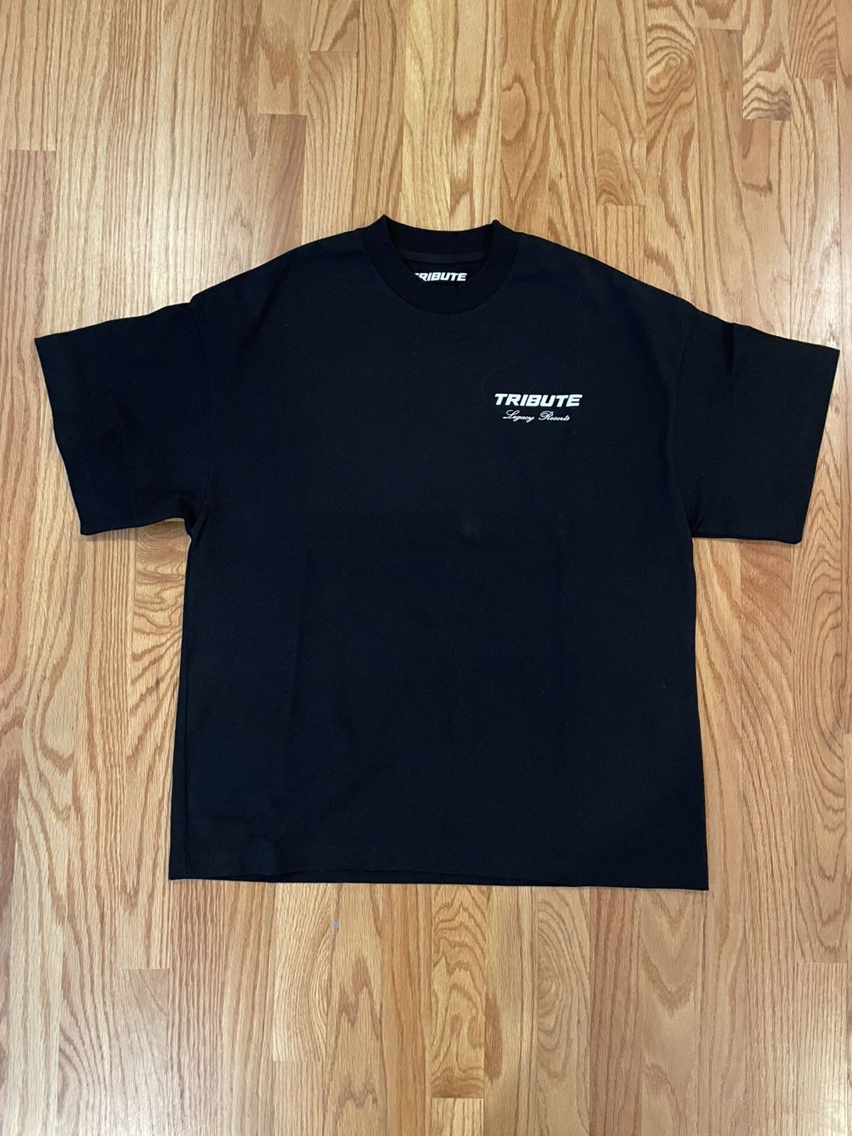 Tribute Resort Collection black small t shirt