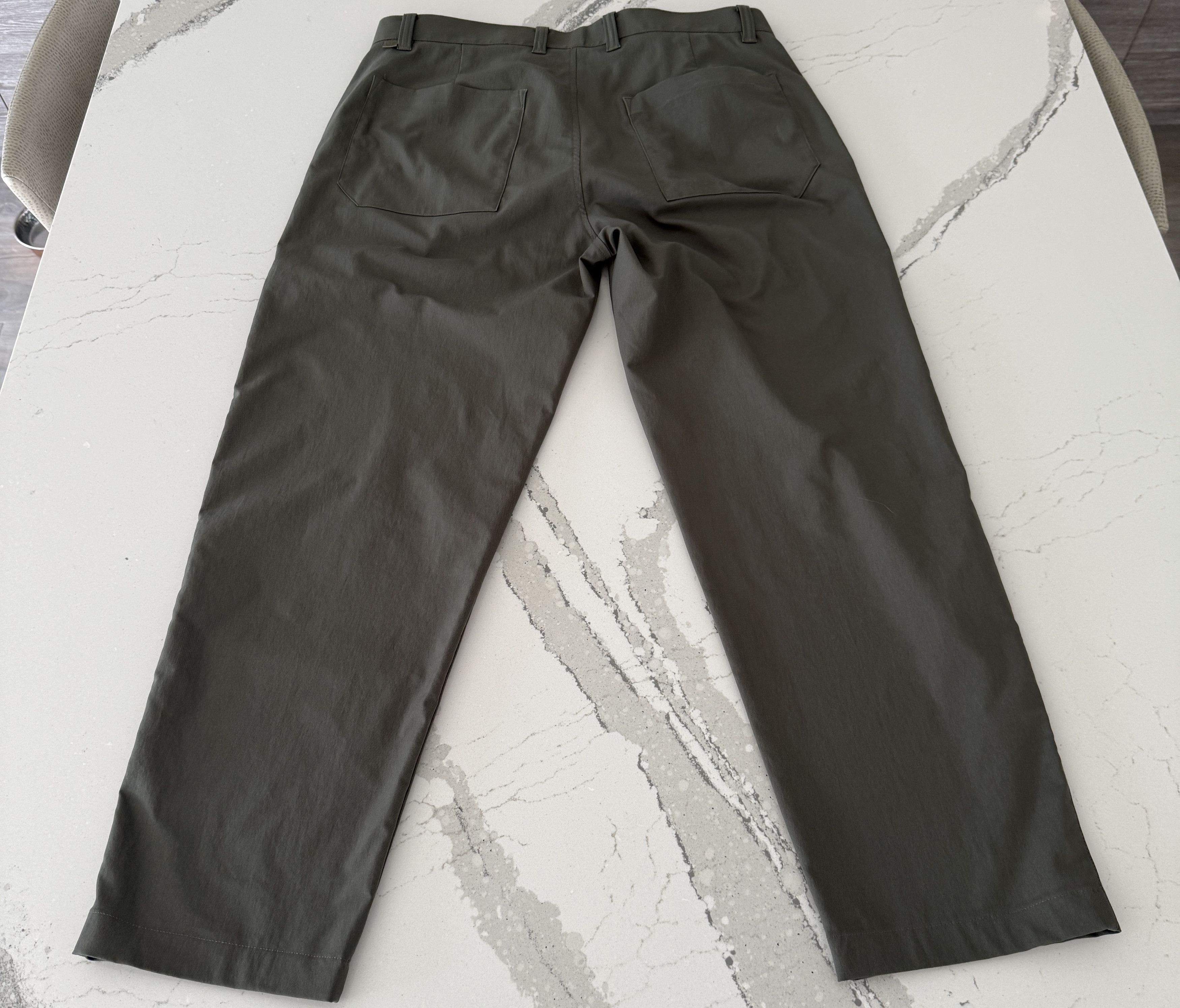 Lululemon Lululemon Relaxed-Tapered Smooth Twill Trouser Cropped Green Size US 32 / EU 48 - 2 Thumbnail
