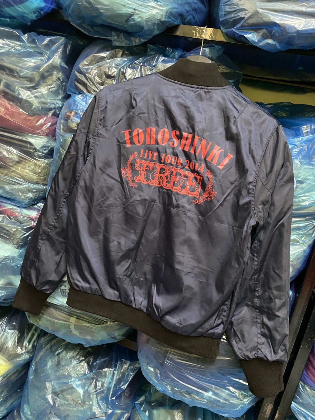 Band Tees TOHOSHINKI REVERSIBLE BOMBER JACKET Size US S / EU 44-46 / 1 - 14 Thumbnail