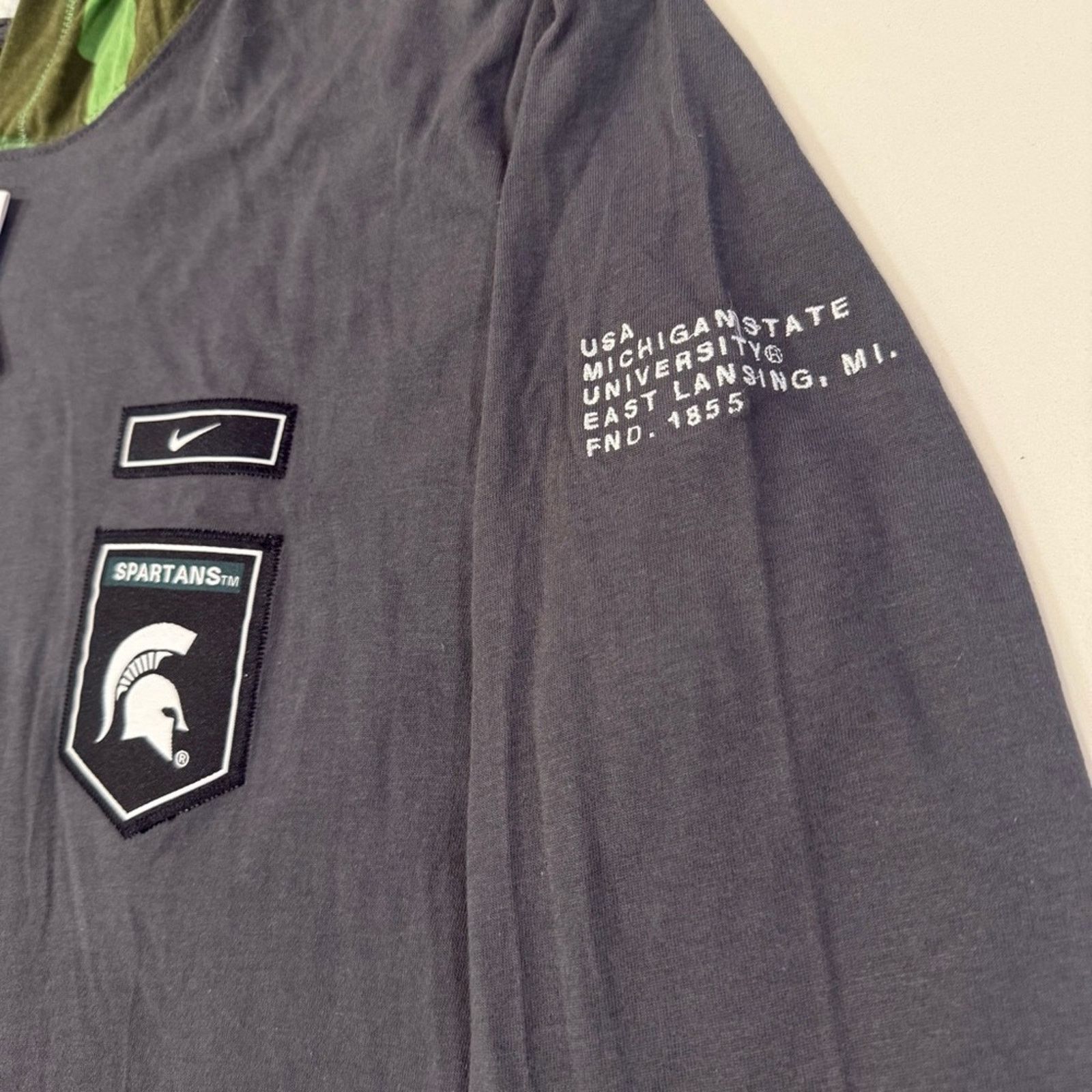 Nike Nike NWT Michigan State Military Long Sleeve Hood TShirt Men Size US S / EU 44-46 / 1 - 2 Thumbnail