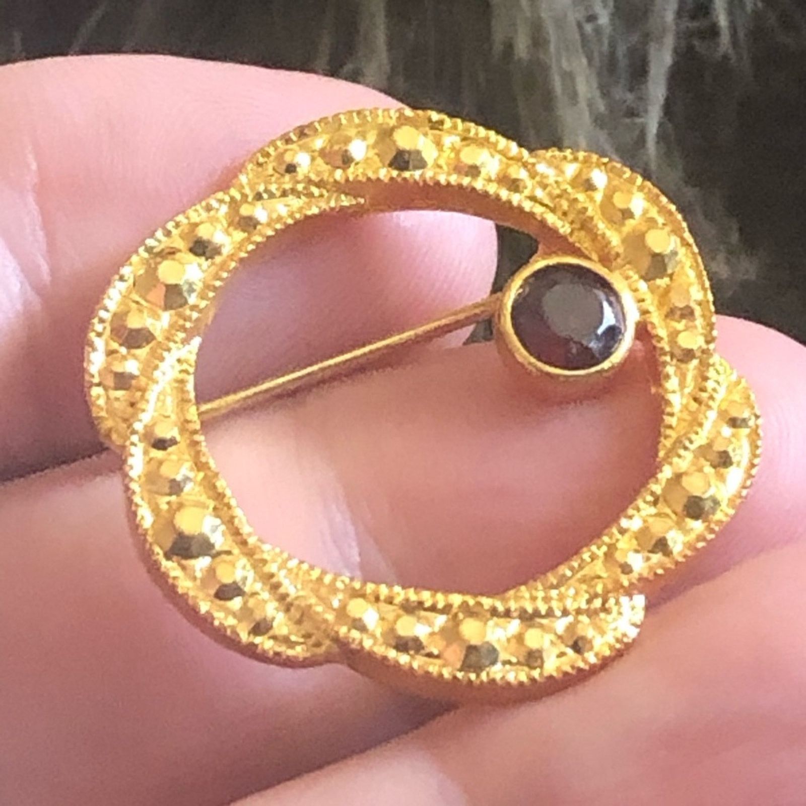 Vintage Vintage 80s Avon gold marcasite garnet stone brooch pin Size ONE SIZE - 3 Thumbnail