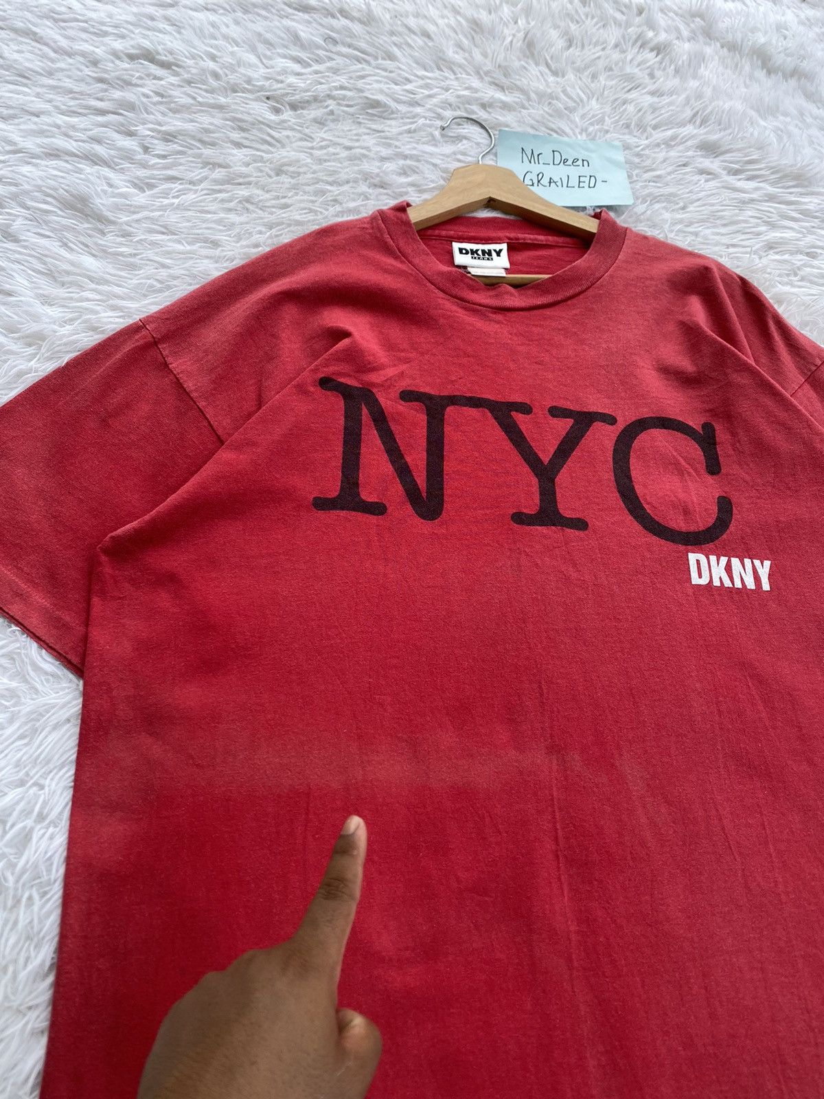 DKNY Rare Vintage NYC DKNY Tshirt Size US L / EU 52-54 / 3 - 12 Thumbnail