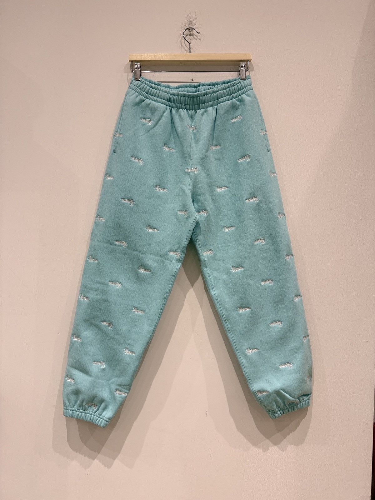 Supreme Supreme Repeat Script Sweatpants Light Blue Size: M Size US 32 / EU 48 - 2 Thumbnail