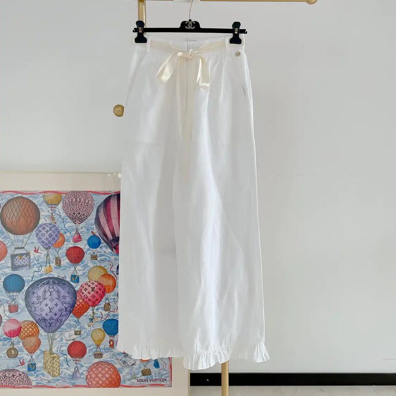 Chanel Chanel White Cotton Casual Pants for Women 0089 Size 28" / US 6 / IT 42 - 1 Thumbnail