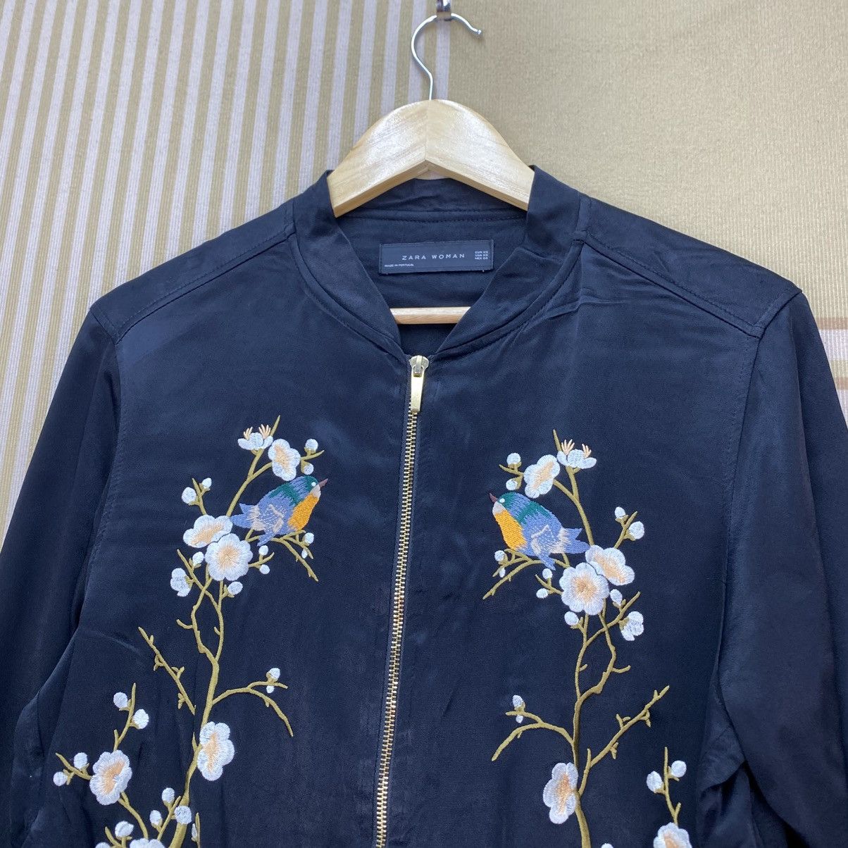 Zara 🫶 Zara Woman embroidered Bird Detailing satin bomber jacket Size M / US 6-8 / IT 42-44 - 3 Thumbnail