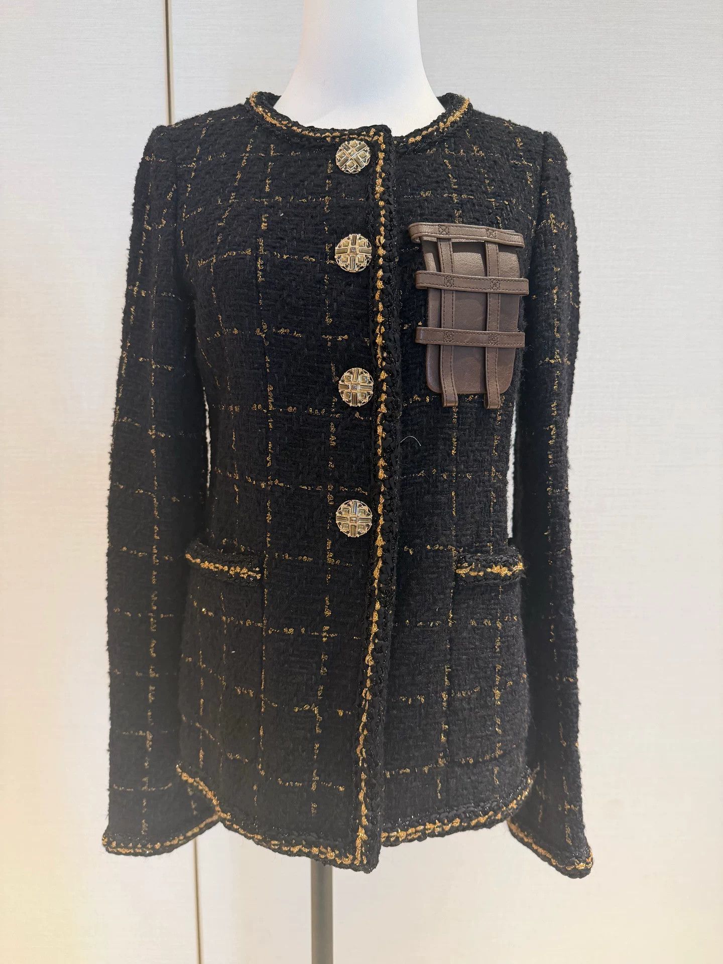 Chanel Chanel 2016 Black Gold Jacket Size 36 Size US S / EU 44-46 / 1 - 1 Thumbnail