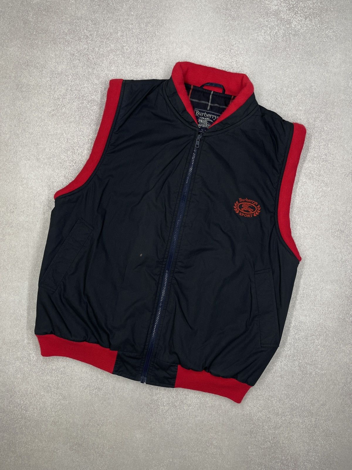 Burberry Vintage Burberry Sport Navy Vest England Y2K Size L Size US L / EU 52-54 / 3 - 1 Thumbnail