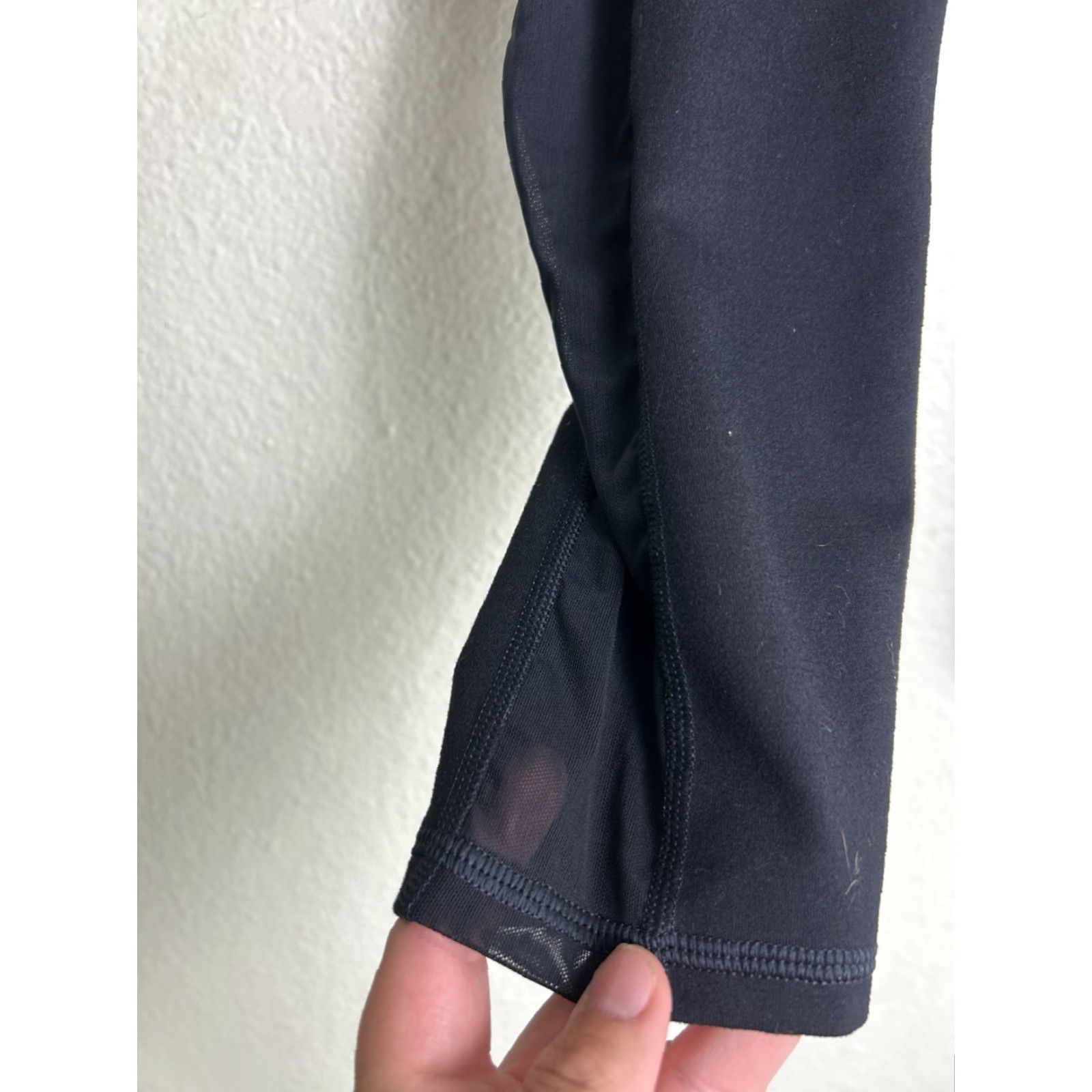 Fabletics Fabletics Powerhold Leggings Capri Black 26x22 Women's Size 26" / US 2 / IT 38 - 3 Thumbnail