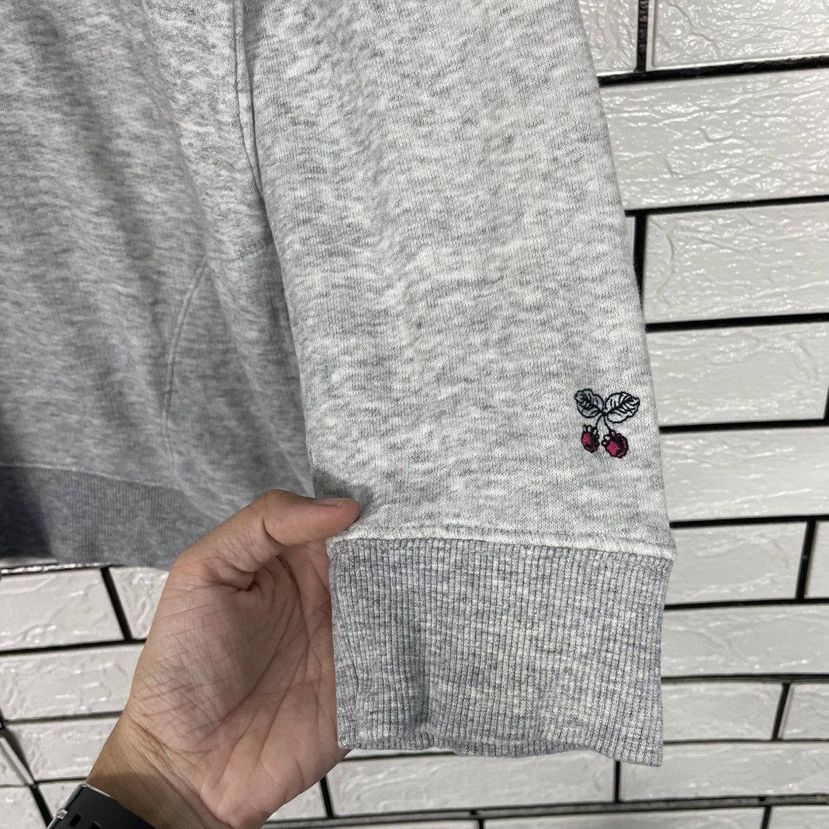 Uniqlo Uniqlo Petter Rabbit Pullover Hoodie Size US L / EU 52-54 / 3 - 12 Thumbnail