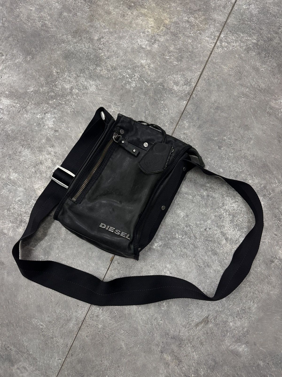 Diesel Diesel Very Rare Vintage 90s Leather Shoulder Messenger Bag Size ONE SIZE - 3 Thumbnail