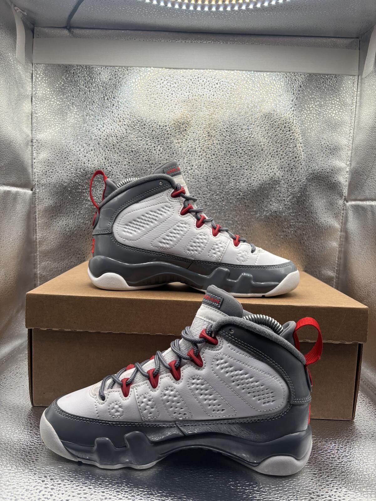 Jordan Brand Air Jordan 9 fire red GS Size US 5 / EU 37 - 5 Thumbnail
