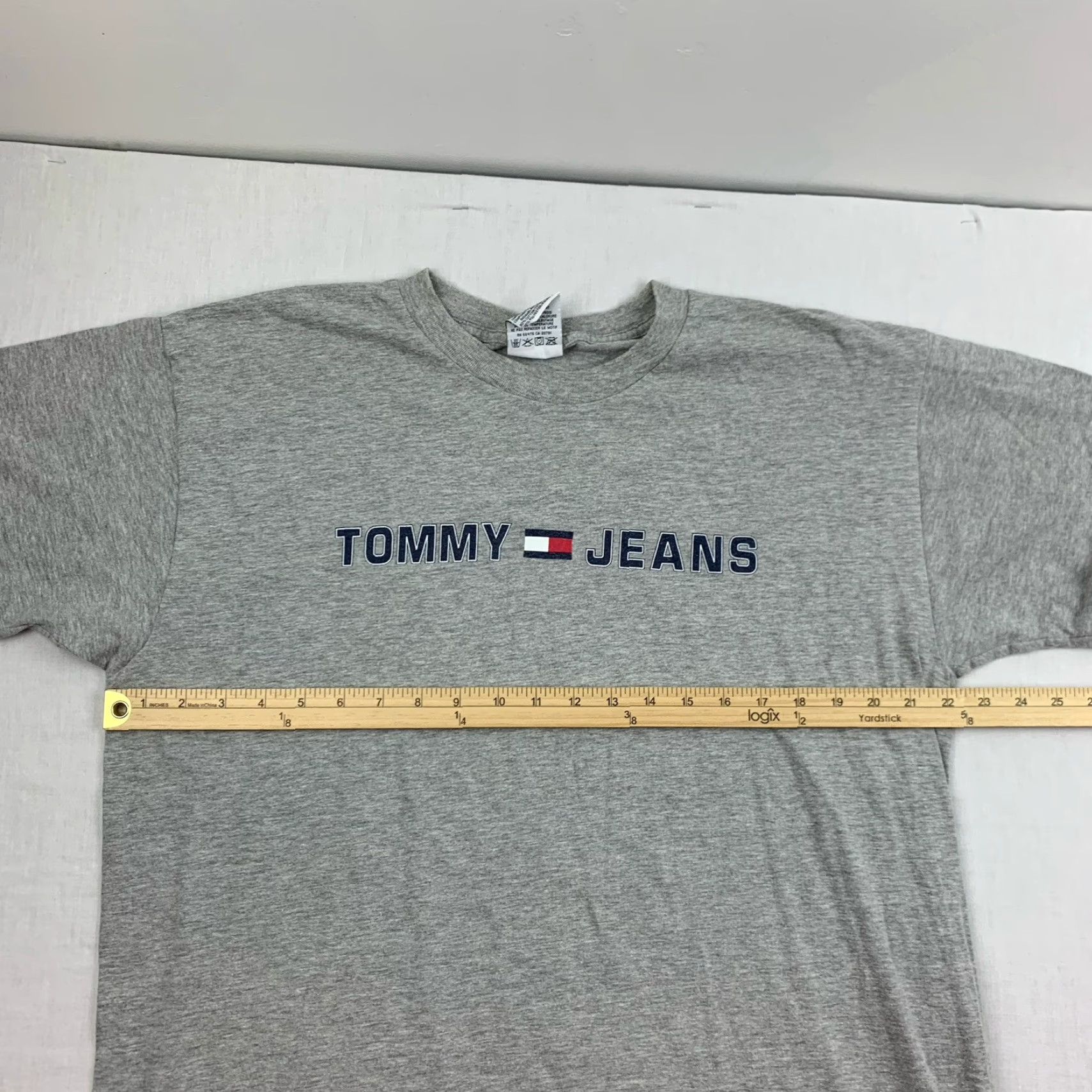 Tommy Hilfiger VINTAGE Tommy Hilfiger Shirt Adult Large Gray Box Logo 90s Grunge Mens T-Shirt Size US L / EU 52-54 / 3 - 6 Thumbnail