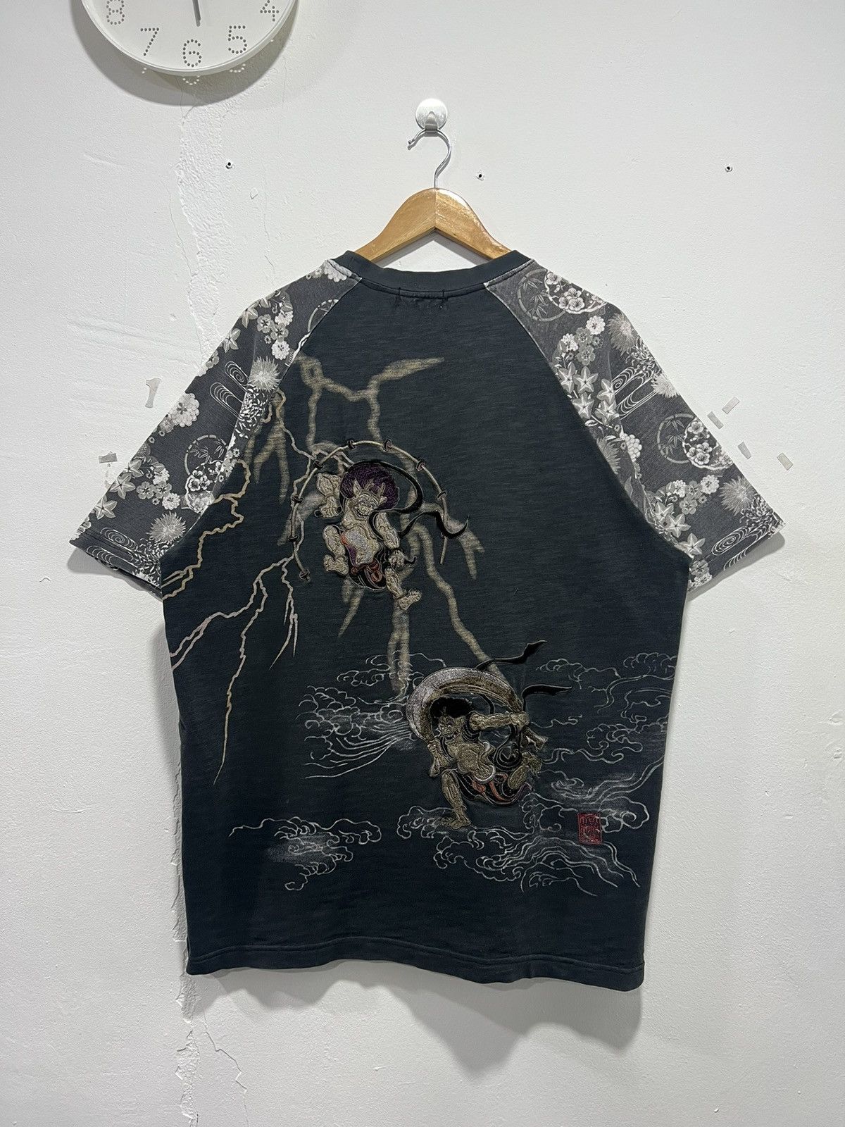 Japanese Brand × Kamakura × Vintage Vintage Karakuri Tamashi Embroidery Sukajan Crazy Backhit Tshirt Size US XL / EU 56 / 4 - 1 Thumbnail