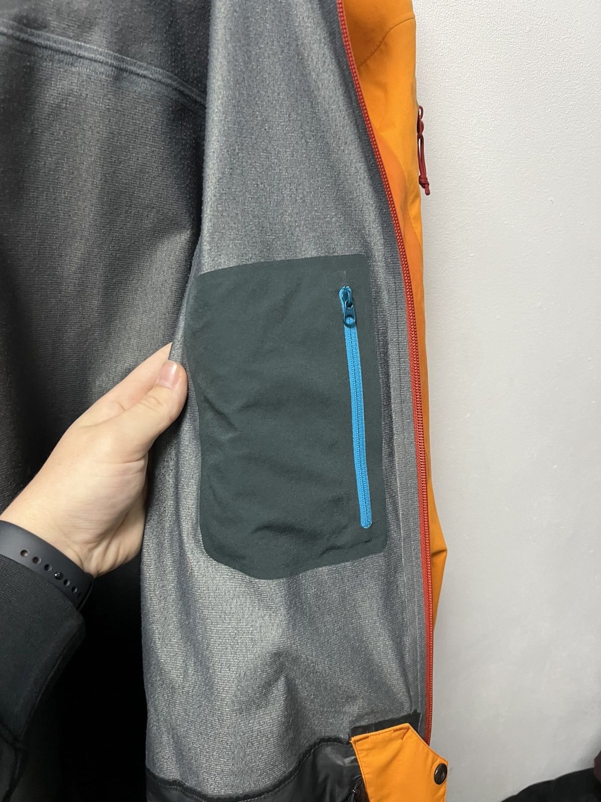 Arc'teryx Men's Arcteryx Beta Gore-Tex Jacket Size L Size US L / EU 52-54 / 3 - 13 Thumbnail