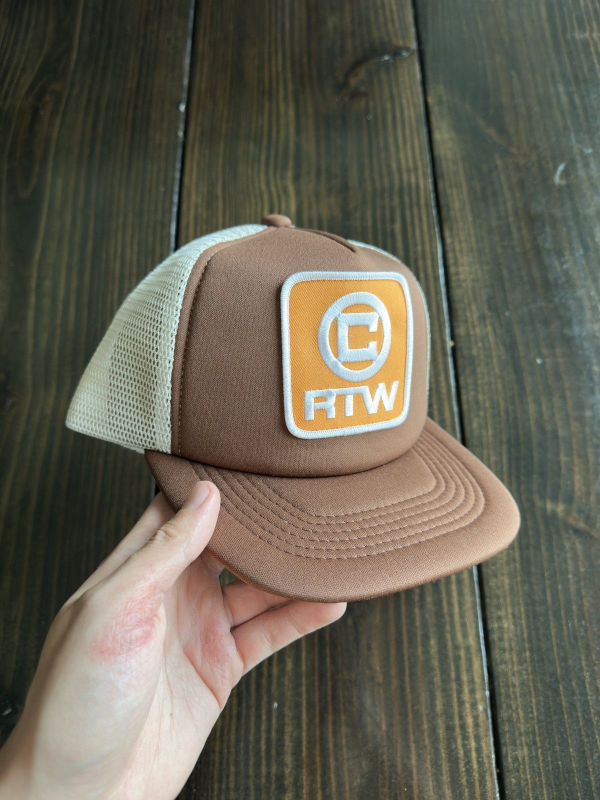 Corteiz Corteiz Box Logo Trucker Hat Brown Beige Size ONE SIZE - 1 Thumbnail