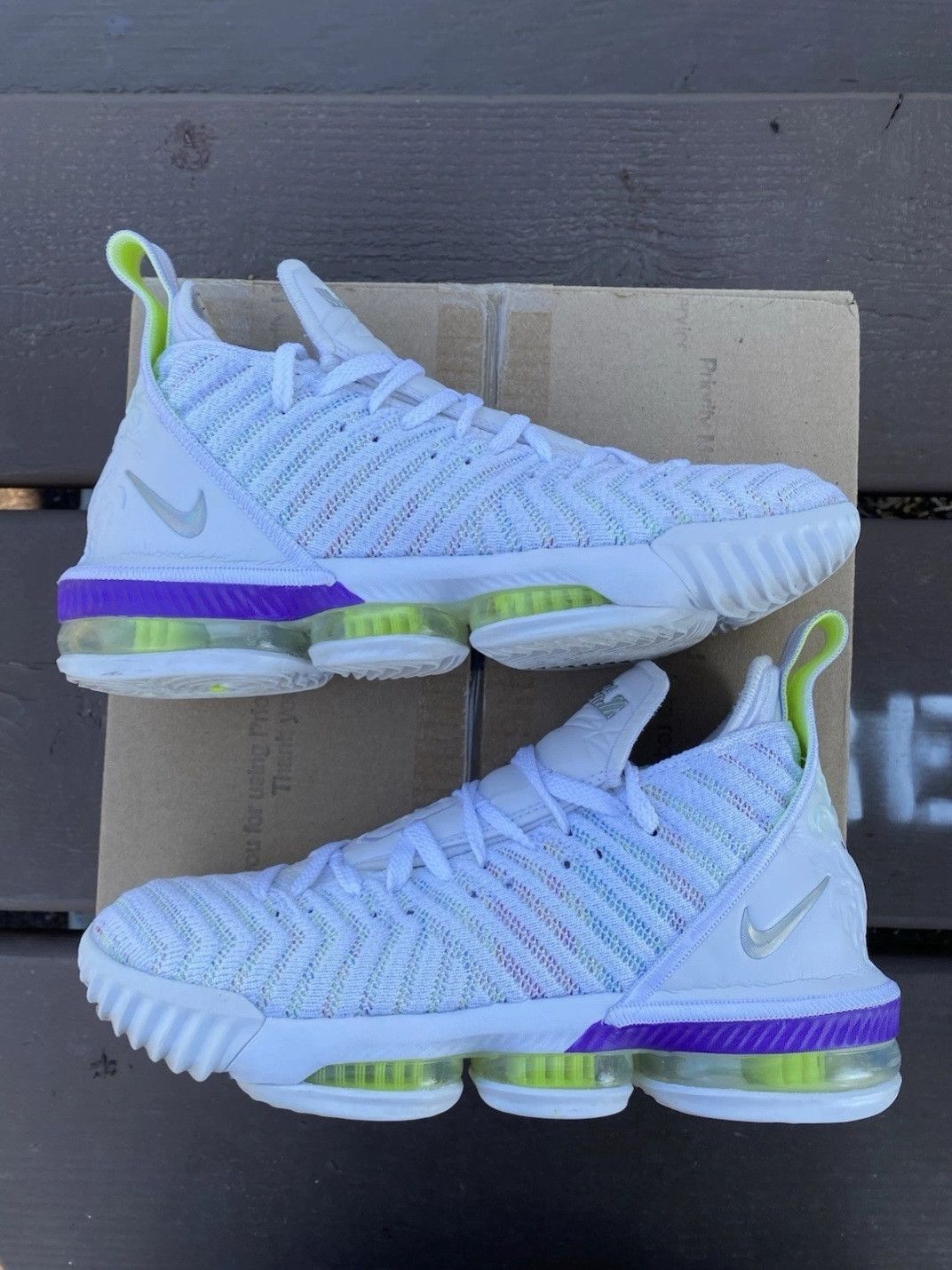 Nike Nike LeBron 16 Buzz Lightyear AO2588102 Size 7.5 Men Size US 7.5 / EU 40-41 - 3 Thumbnail